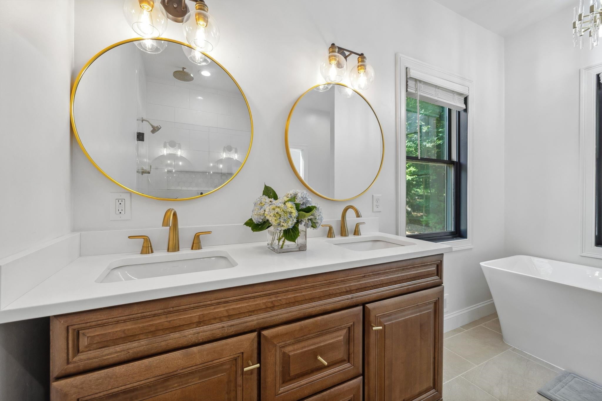 Bedford, New Hampshire, 03110, United States, 7 Bedrooms Bedrooms, ,6 BathroomsBathrooms,Residential,Active,1703132