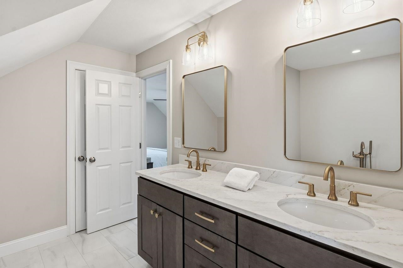 Derry, New Hampshire, 03038, United States, 4 Bedrooms Bedrooms, ,3 BathroomsBathrooms,Residential,Active,1992291