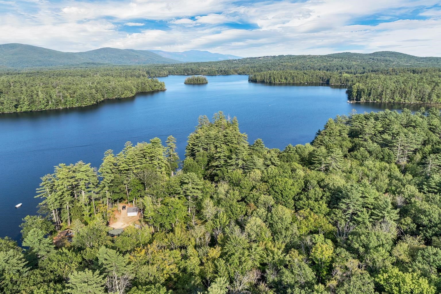 Holderness, New Hampshire, 03245, United States, 4 Bedrooms Bedrooms, ,4 BathroomsBathrooms,Residential,Active,1945064