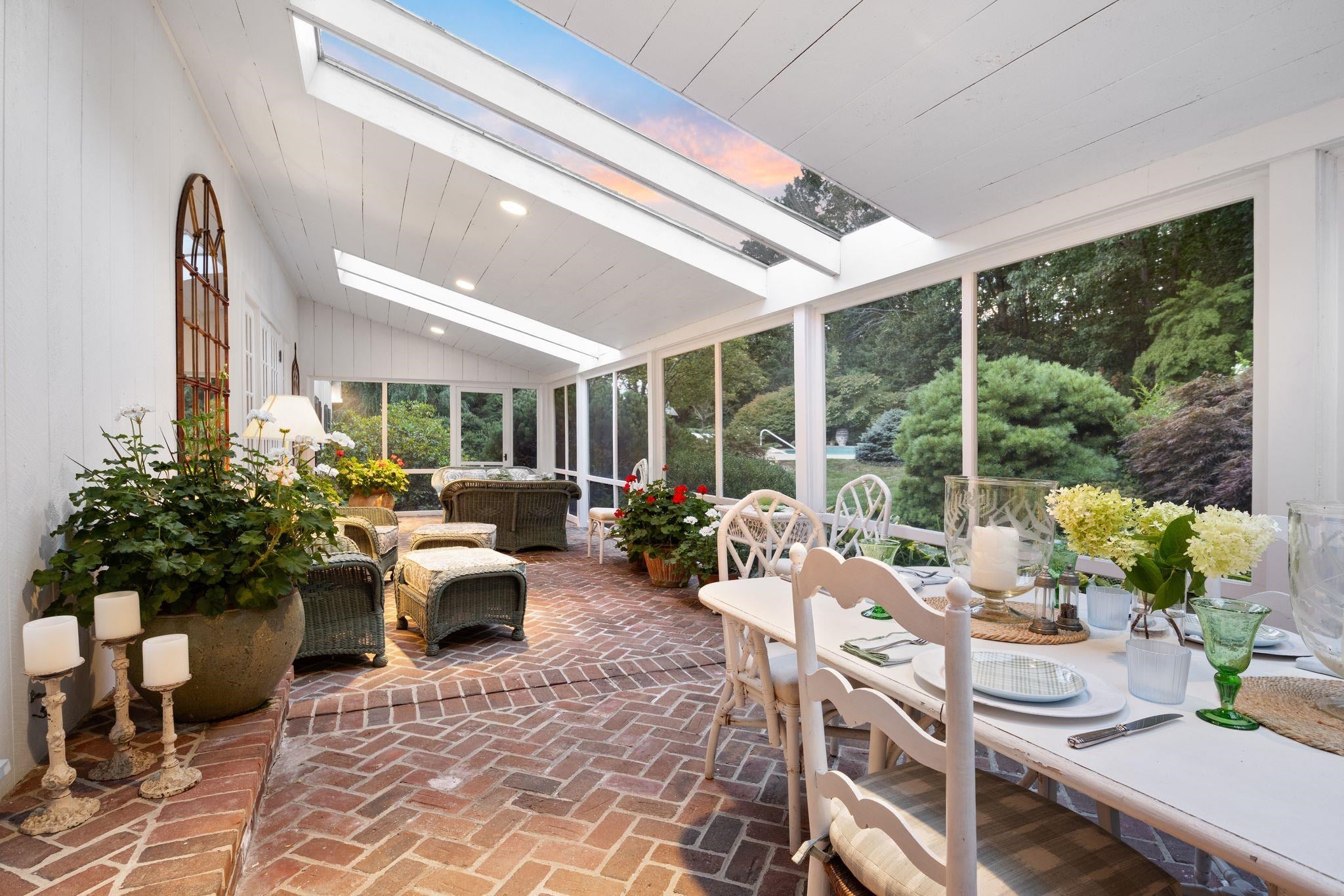 Hampton Falls, New Hampshire, 03844, United States, 4 Bedrooms Bedrooms, ,4 BathroomsBathrooms,Residential,Pending,2006809