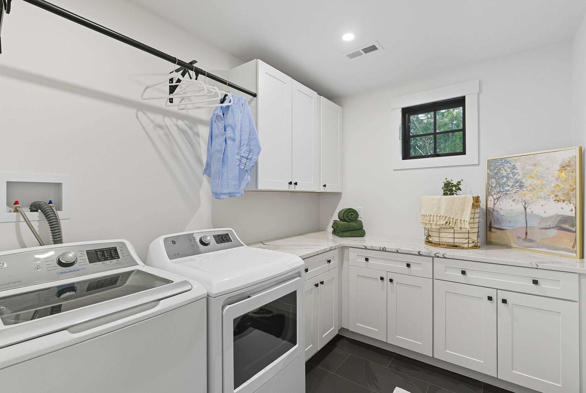 Hollis, New Hampshire, 03049, United States, 4 Bedrooms Bedrooms, ,3 BathroomsBathrooms,Residential,Active,1945249