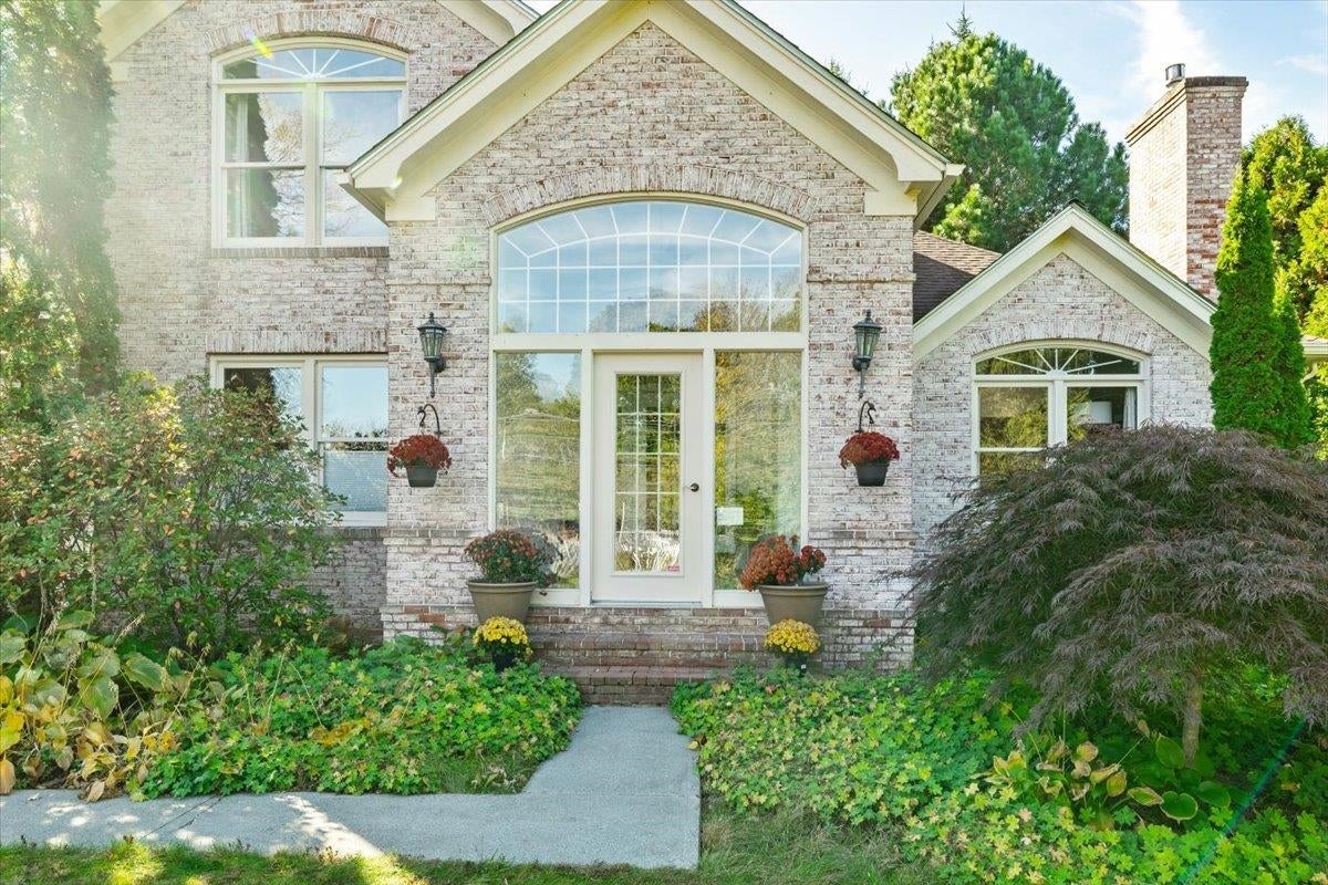 Shelburne, Vermont, 05482, United States, 3 Bedrooms Bedrooms, ,4 BathroomsBathrooms,Residential,Active,1962170