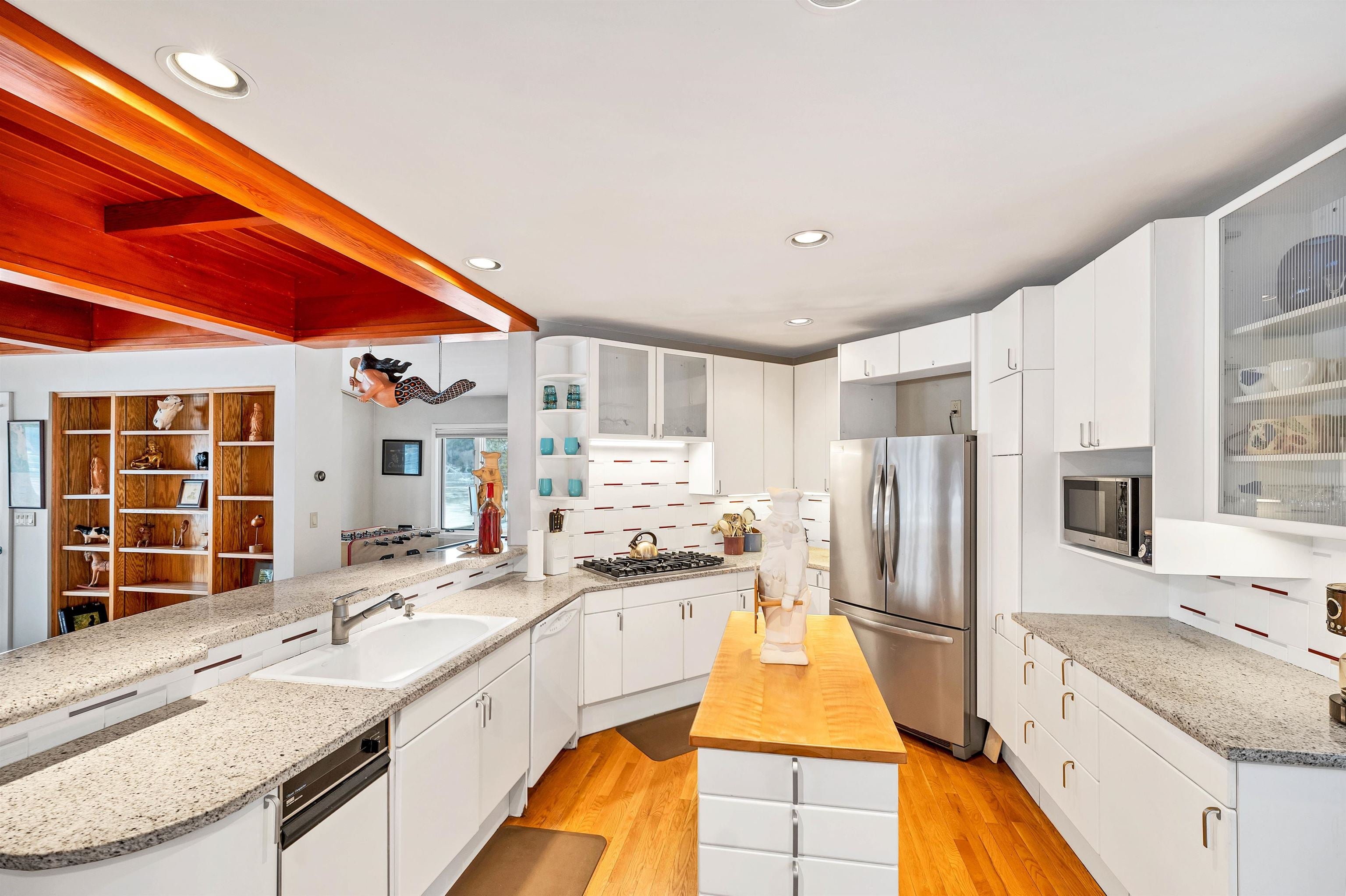 Hebron, New Hampshire, 03241, United States, 4 Bedrooms Bedrooms, ,4 BathroomsBathrooms,Residential,Pending,2009160