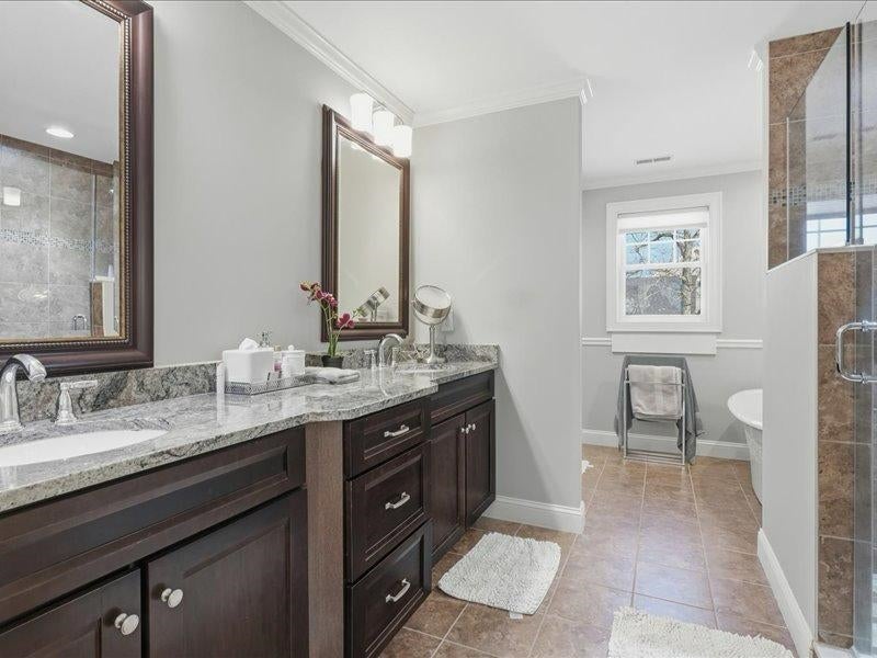 Pelham, New Hampshire, 03076, United States, 3 Bedrooms Bedrooms, ,3 BathroomsBathrooms,Residential,Active,2007950