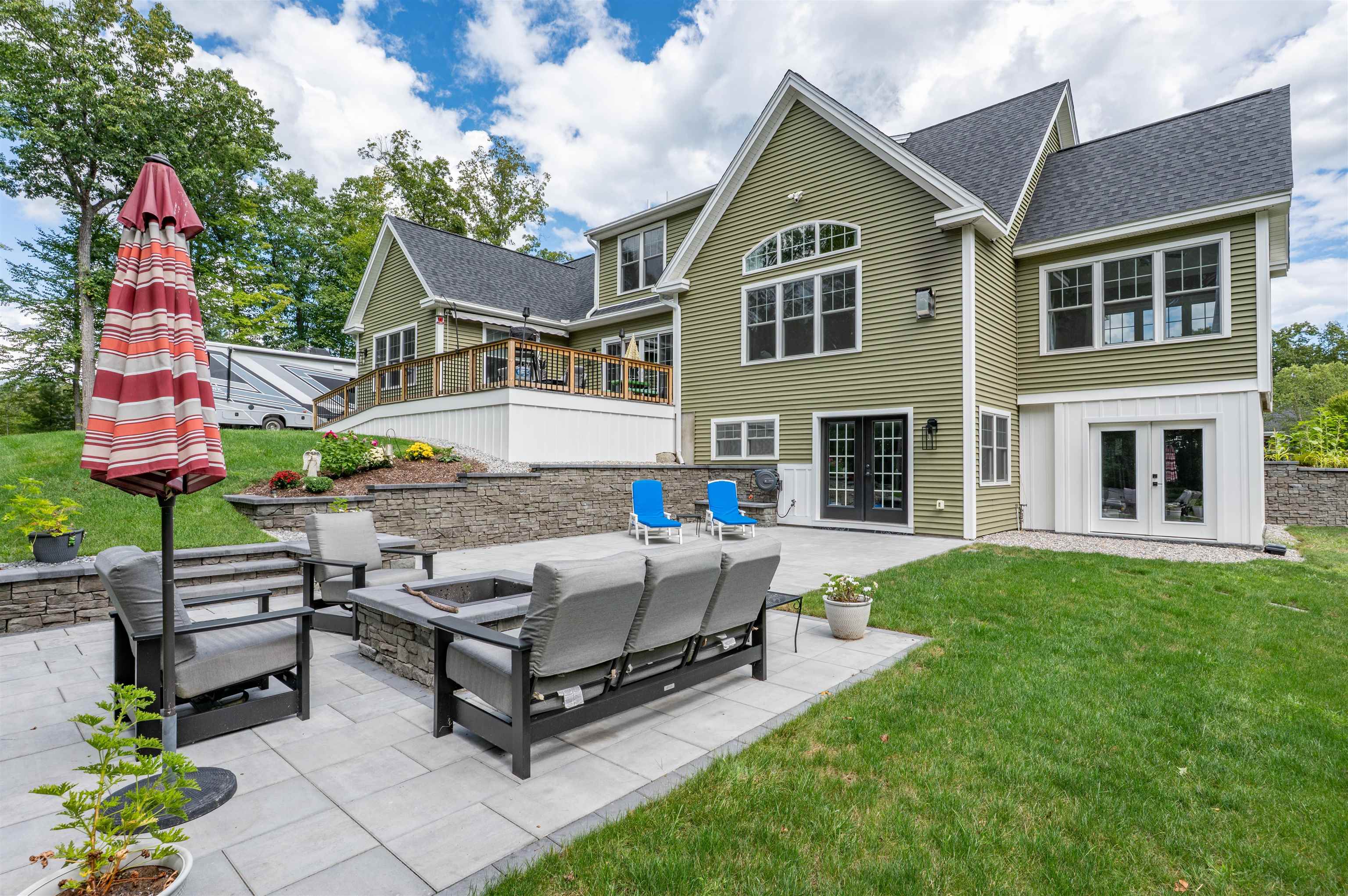 Hollis, New Hampshire, 03049, United States, 4 Bedrooms Bedrooms, ,3 BathroomsBathrooms,Residential,Active,1927665