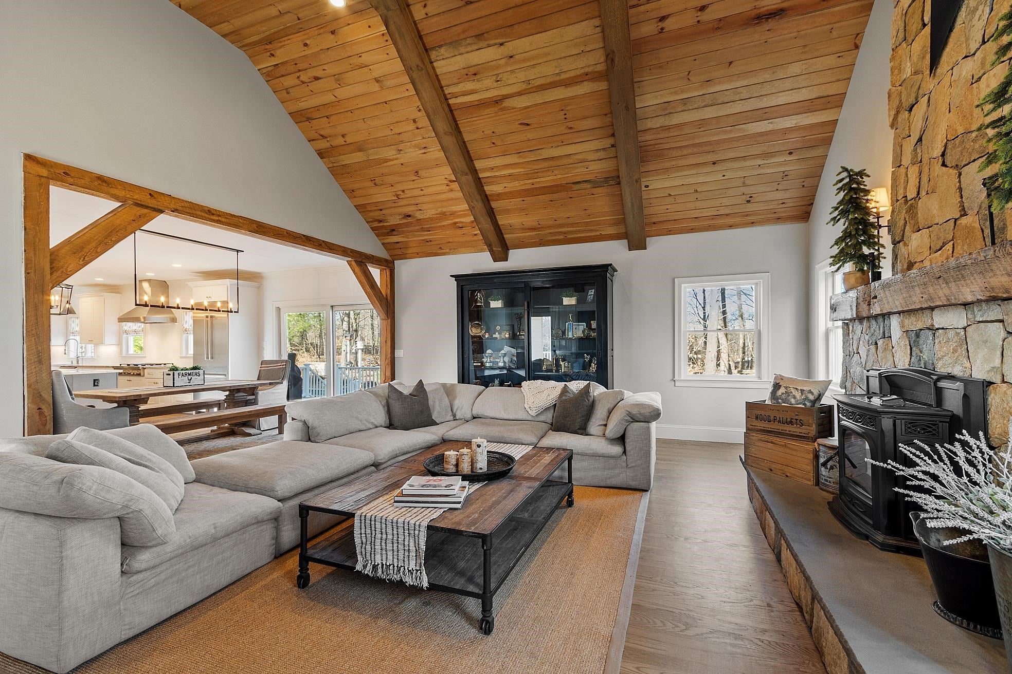 Hollis, New Hampshire, 03049, United States, 4 Bedrooms Bedrooms, ,3 BathroomsBathrooms,Residential,Active,1739736