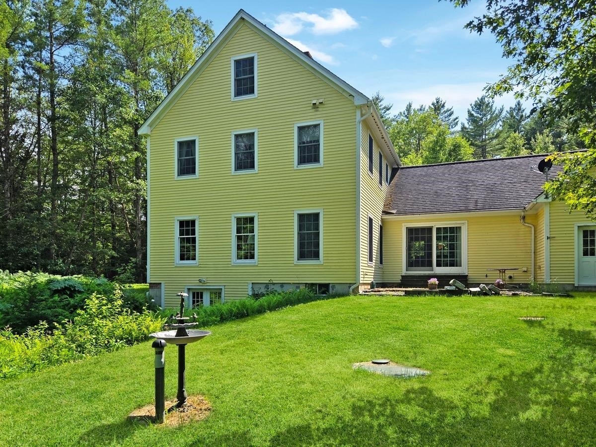Hartford, Vermont, 05001, United States, 4 Bedrooms Bedrooms, ,4 BathroomsBathrooms,Residential,Active,1941371