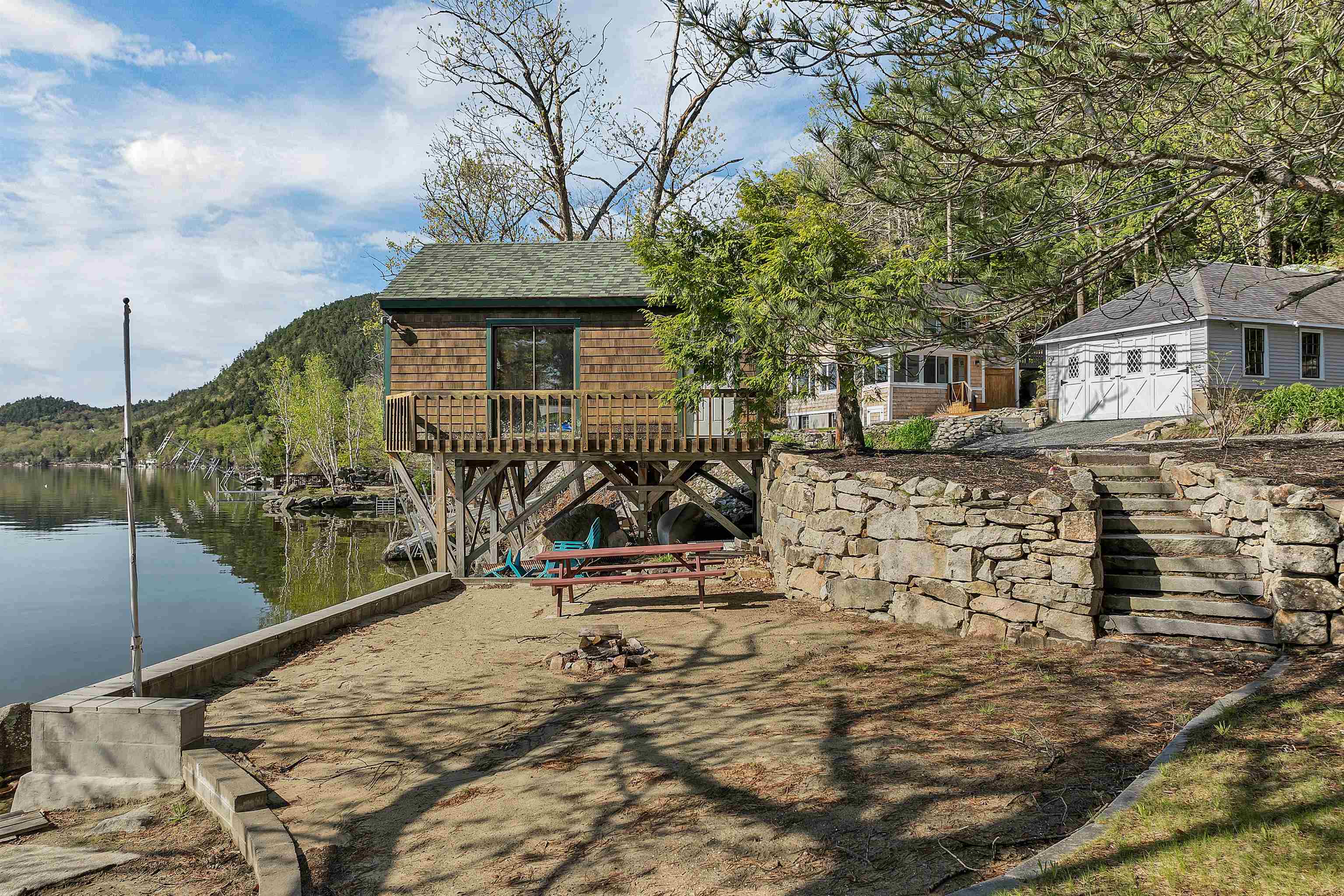 Hebron, New Hampshire, 03241, United States, 4 Bedrooms Bedrooms, ,4 BathroomsBathrooms,Residential,Pending,2009160