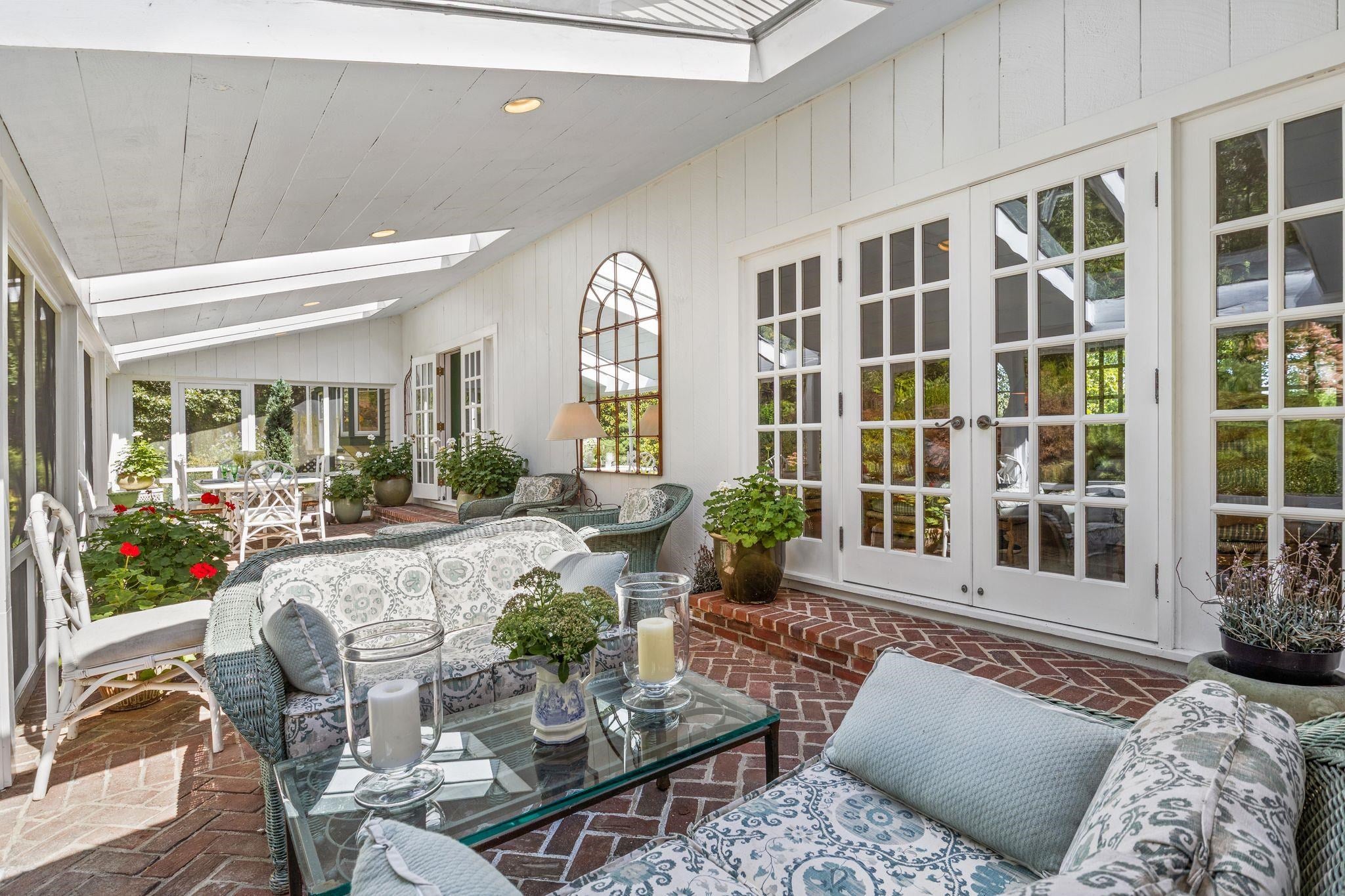 Hampton Falls, New Hampshire, 03844, United States, 4 Bedrooms Bedrooms, ,4 BathroomsBathrooms,Residential,Pending,2006809