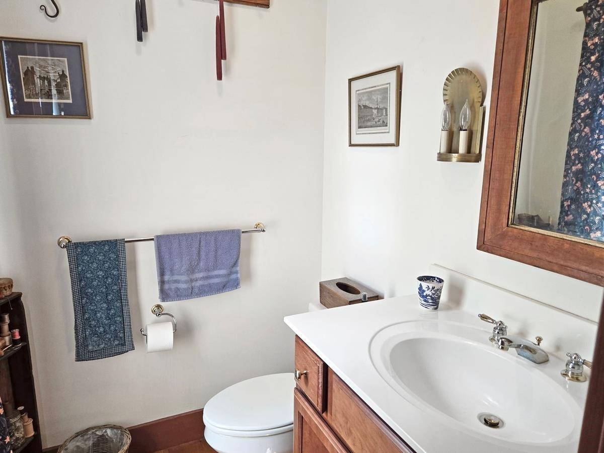 Hartford, Vermont, 05001, United States, 4 Bedrooms Bedrooms, ,4 BathroomsBathrooms,Residential,Active,1941371