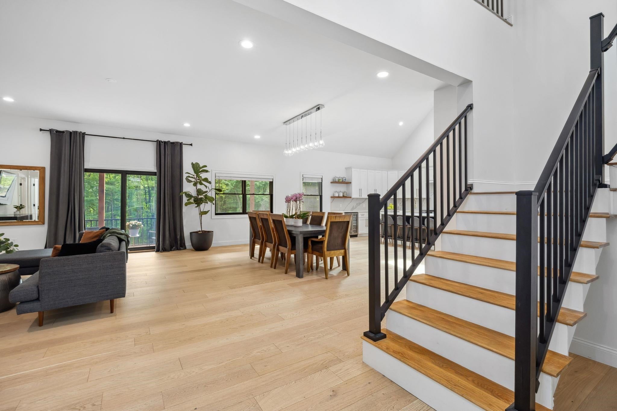 Bedford, New Hampshire, 03110, United States, 7 Bedrooms Bedrooms, ,6 BathroomsBathrooms,Residential,Active,1703132