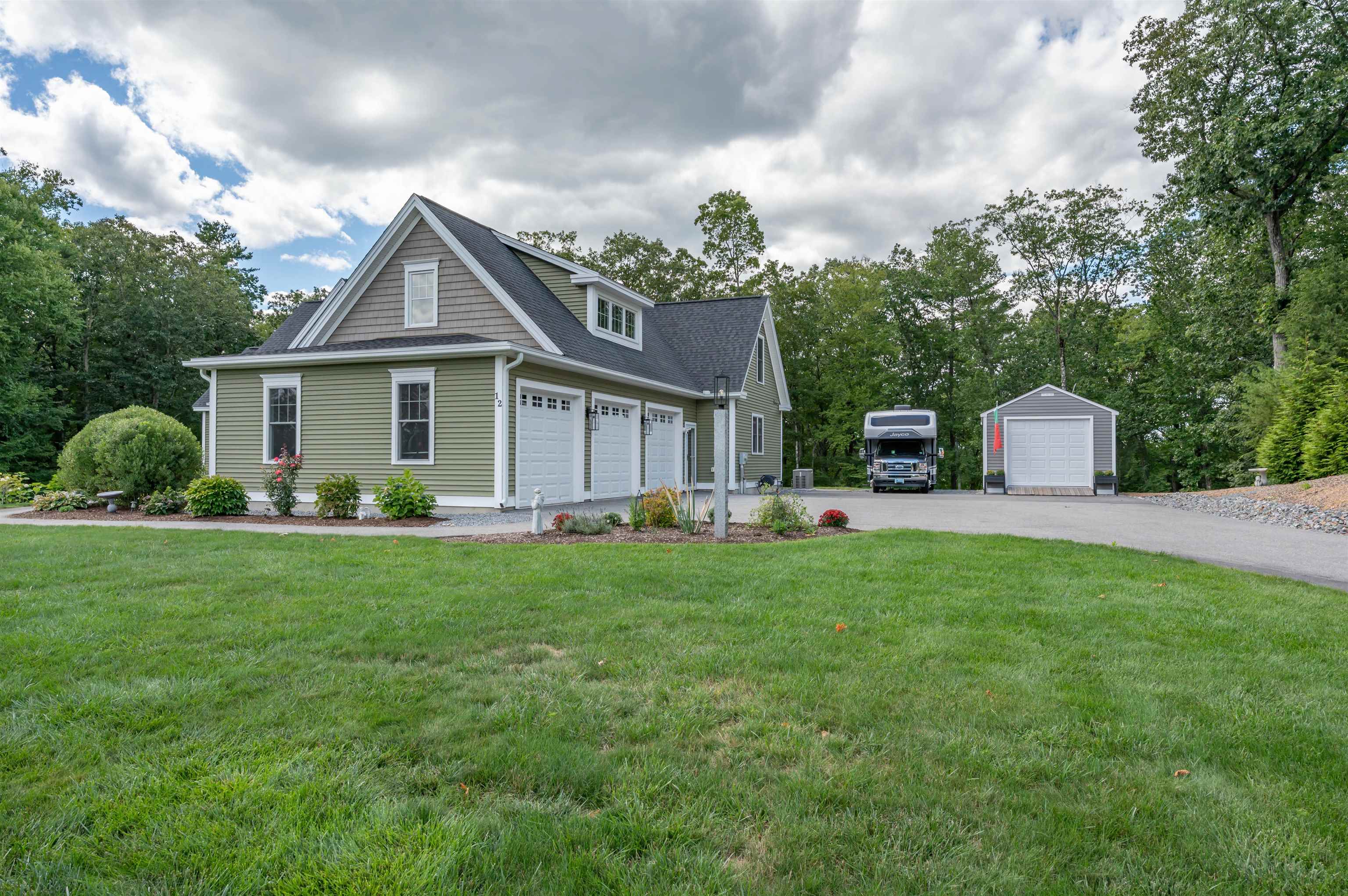 Hollis, New Hampshire, 03049, United States, 4 Bedrooms Bedrooms, ,3 BathroomsBathrooms,Residential,Active,1927665