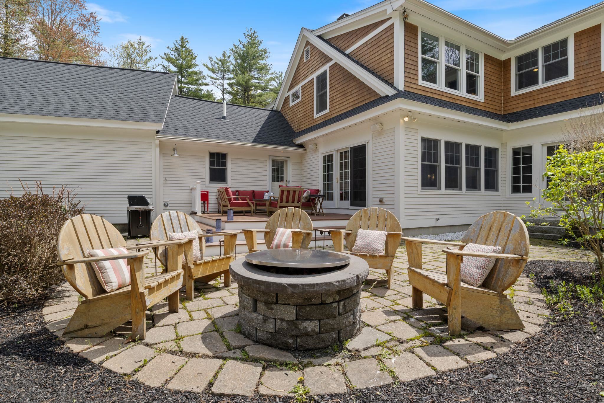 Stratham, New Hampshire, 03885, United States, 4 Bedrooms Bedrooms, ,4 BathroomsBathrooms,Residential,Active,2045550