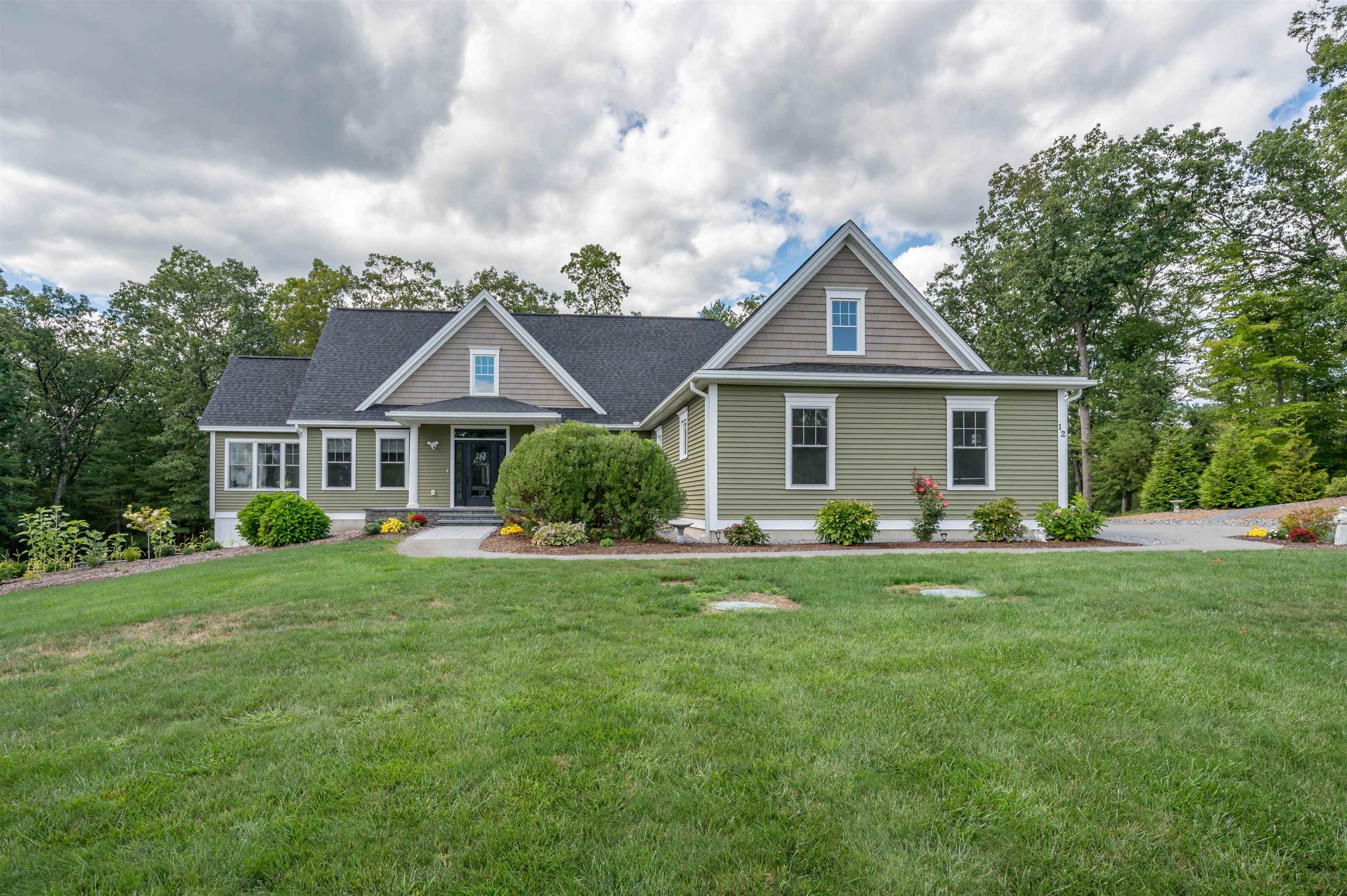 Hollis, New Hampshire, 03049, United States, 4 Bedrooms Bedrooms, ,3 BathroomsBathrooms,Residential,Active,1927665