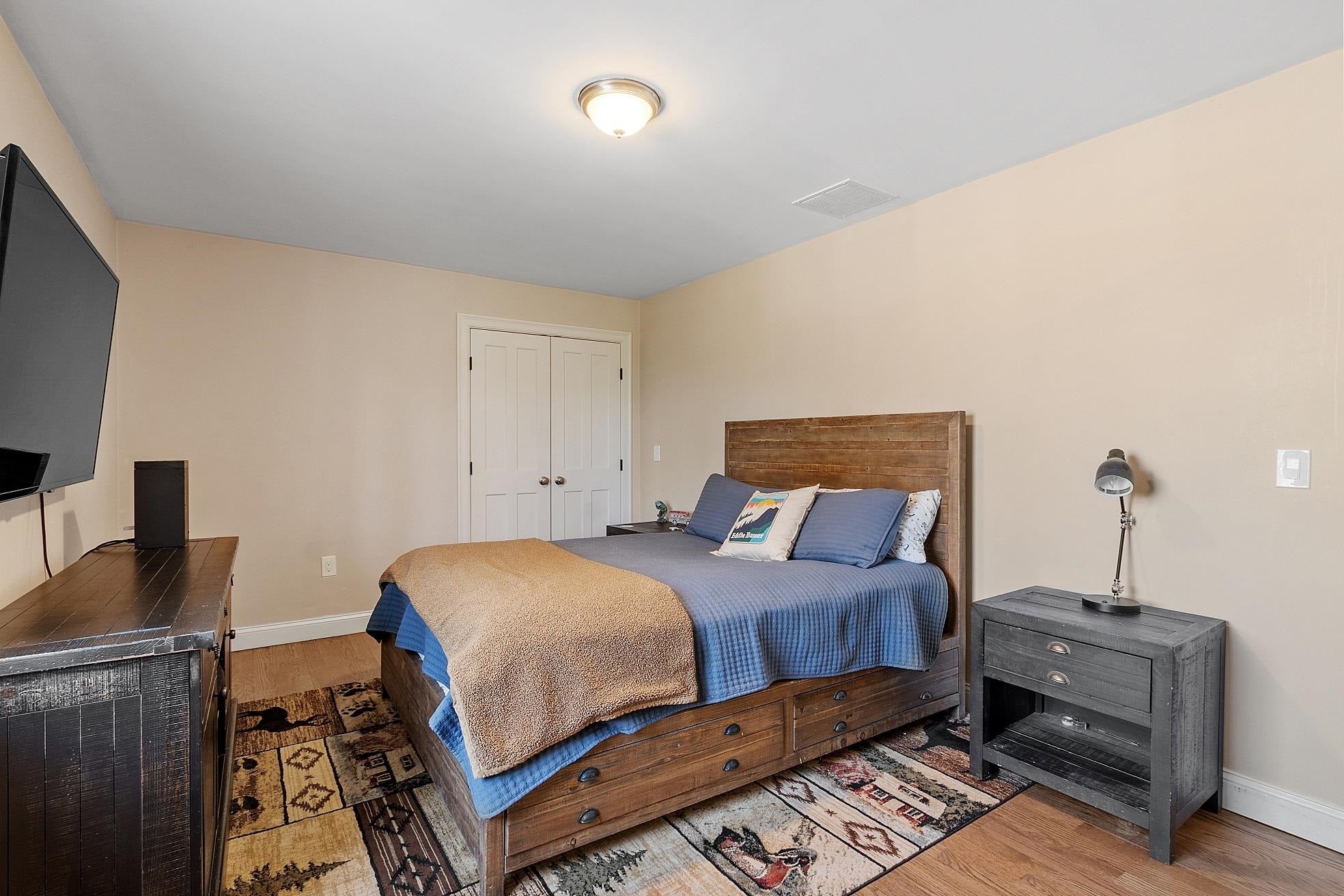 Hollis, New Hampshire, 03049, United States, 4 Bedrooms Bedrooms, ,3 BathroomsBathrooms,Residential,Pending,1953284
