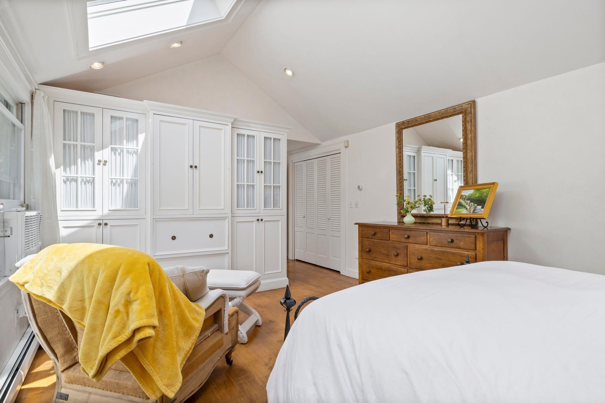 Hampton Falls, New Hampshire, 03844, United States, 4 Bedrooms Bedrooms, ,4 BathroomsBathrooms,Residential,Pending,2006809