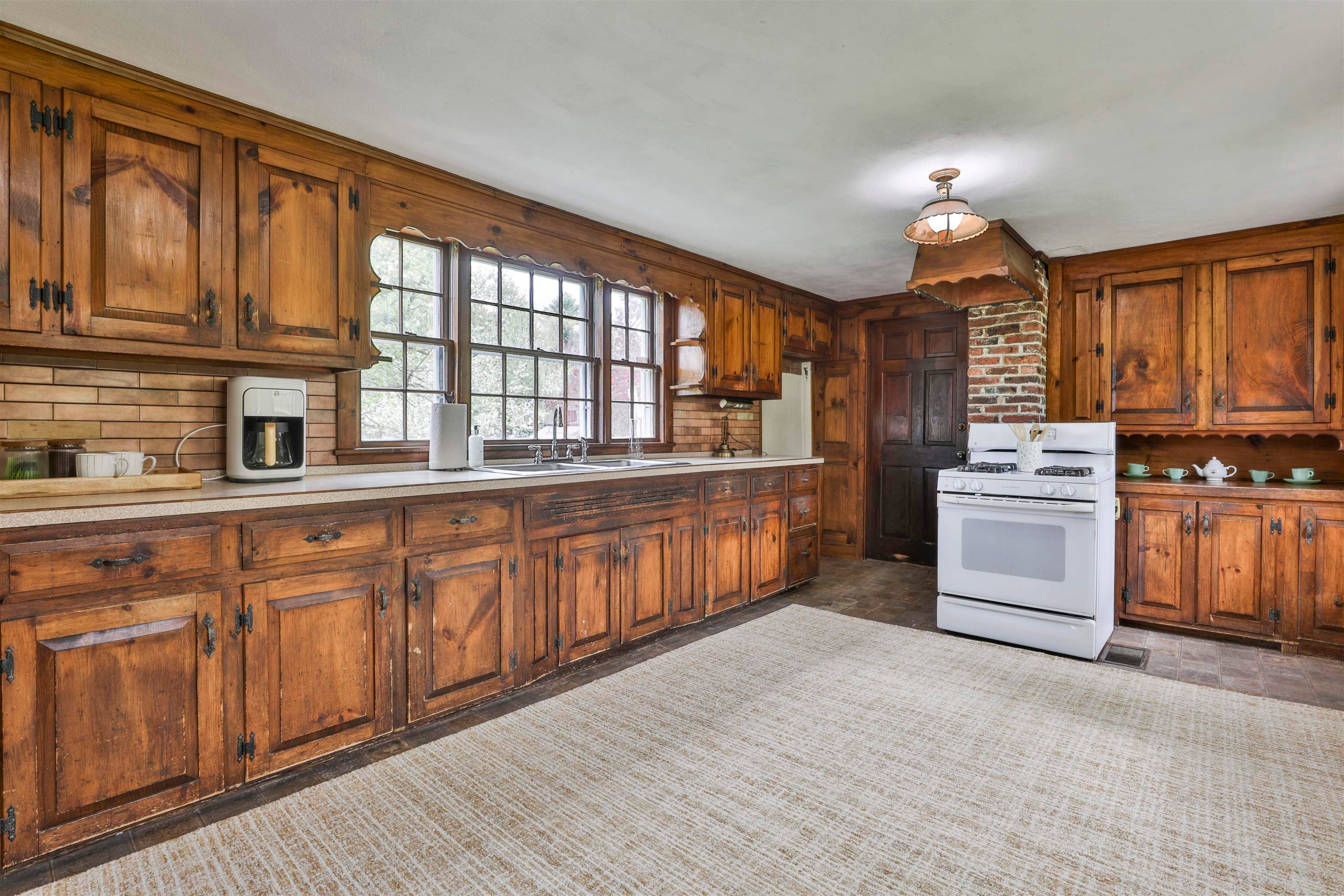 Derry, New Hampshire, 03038, United States, 3 Bedrooms Bedrooms, ,2 BathroomsBathrooms,Residential,Pending,2045748