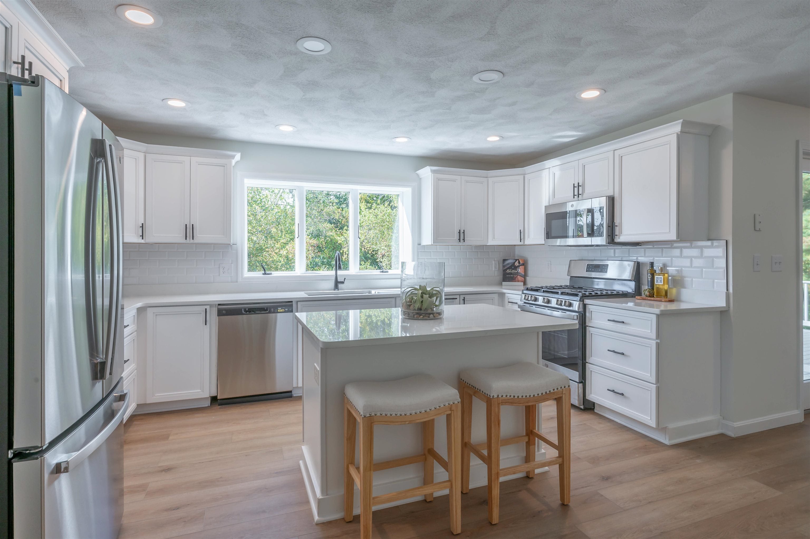 Salem, New Hampshire, 03079, United States, 4 Bedrooms Bedrooms, ,4 BathroomsBathrooms,Residential,Active,1953671