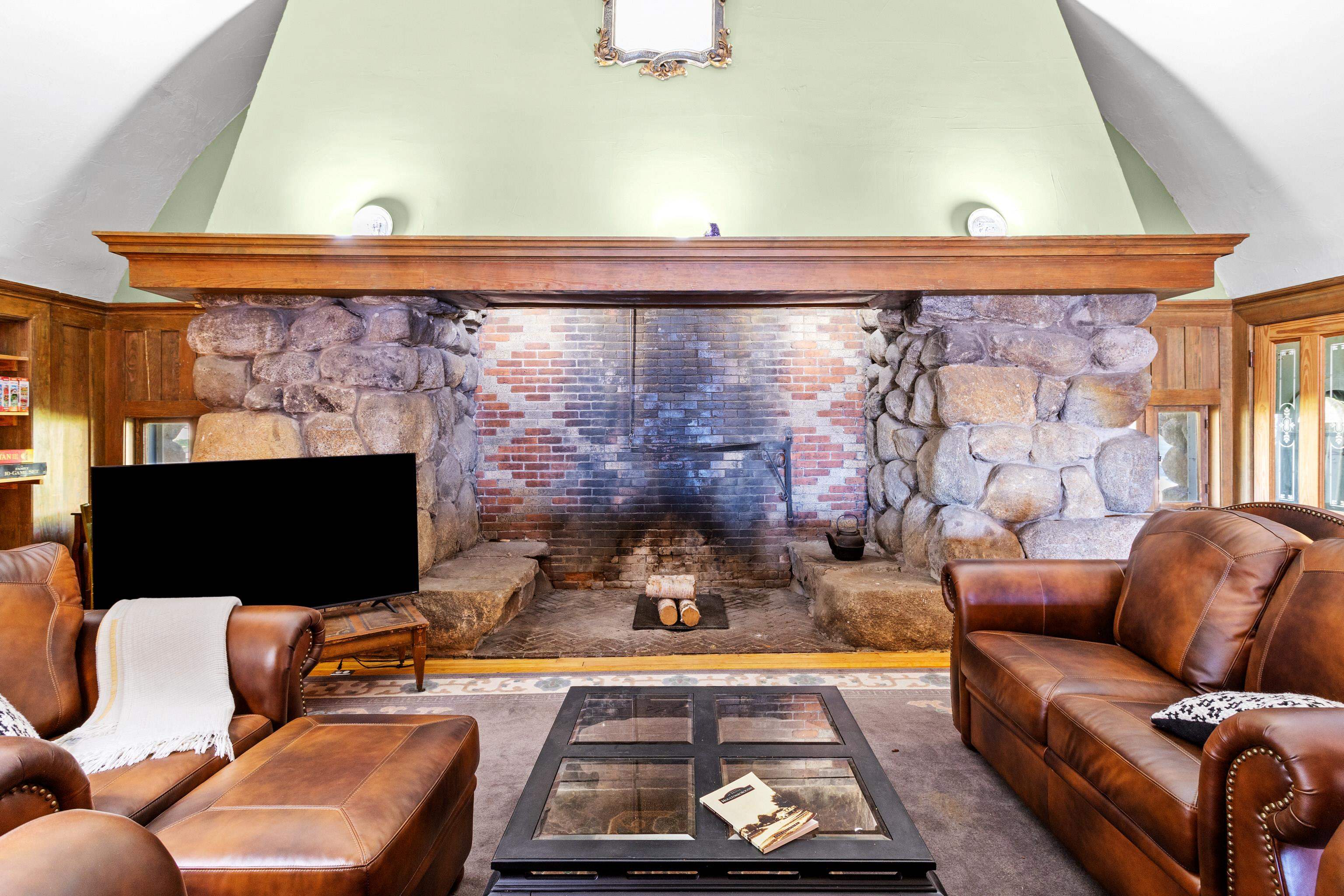 Moultonborough, New Hampshire, 03254, United States, 6 Bedrooms Bedrooms, ,3 BathroomsBathrooms,Residential,Active,1798037
