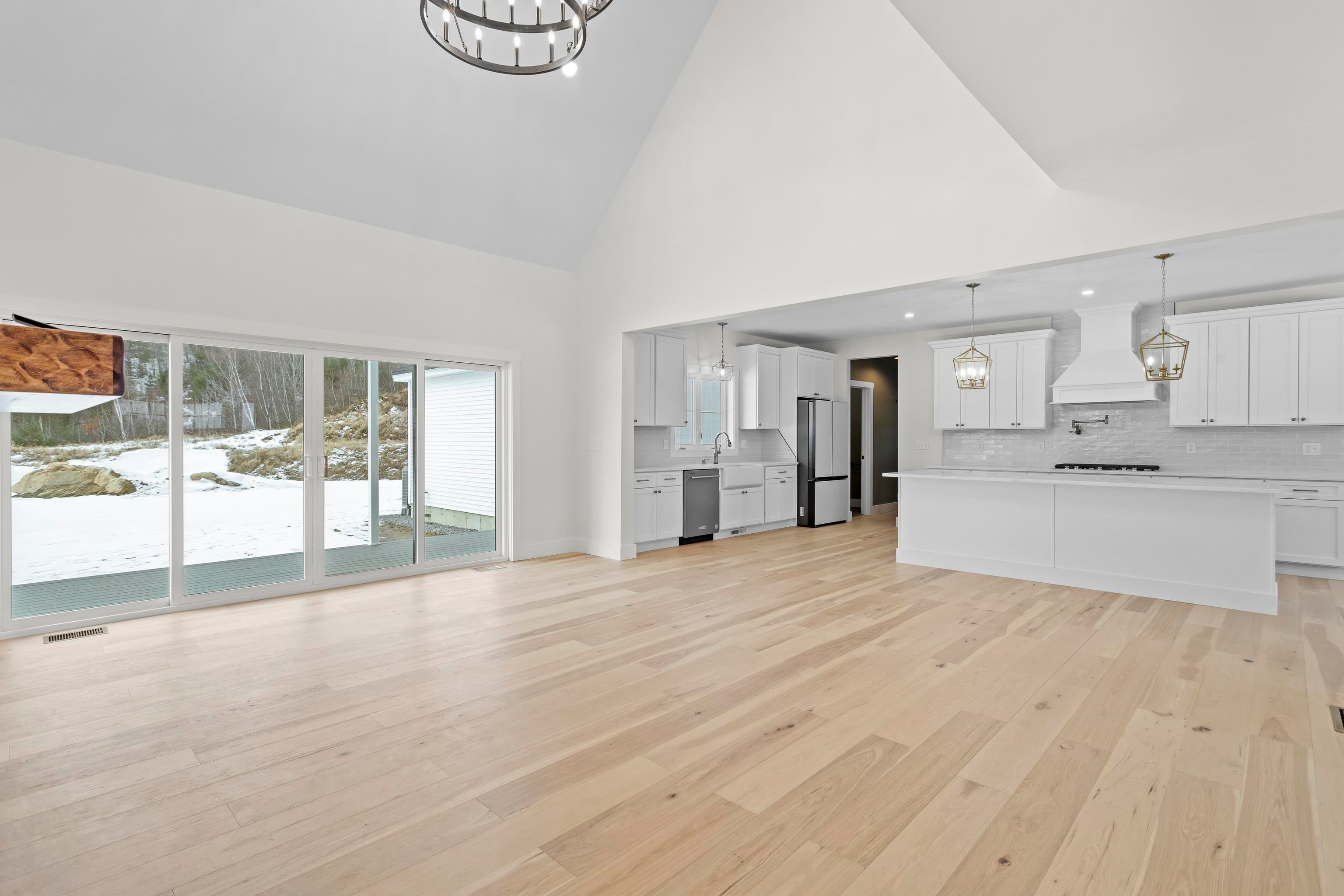 New Boston, New Hampshire, 03070, United States, ,4 BathroomsBathrooms,Residential,Pending,1786809