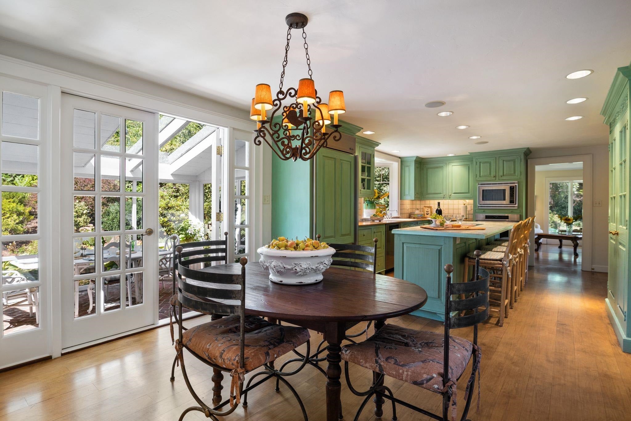 Hampton Falls, New Hampshire, 03844, United States, 4 Bedrooms Bedrooms, ,4 BathroomsBathrooms,Residential,Pending,2006809