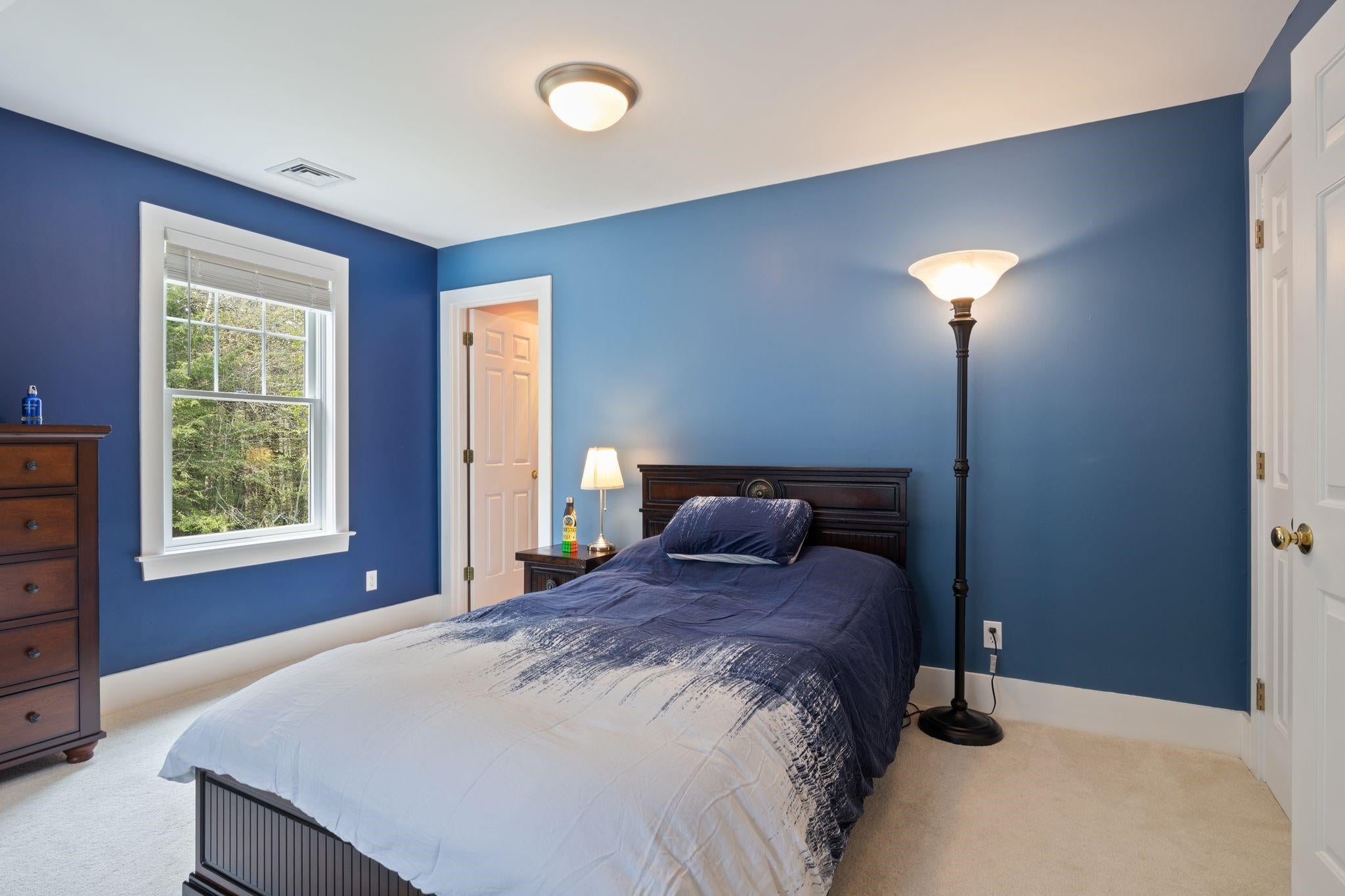 Stratham, New Hampshire, 03885, United States, 4 Bedrooms Bedrooms, ,4 BathroomsBathrooms,Residential,Active,2045550