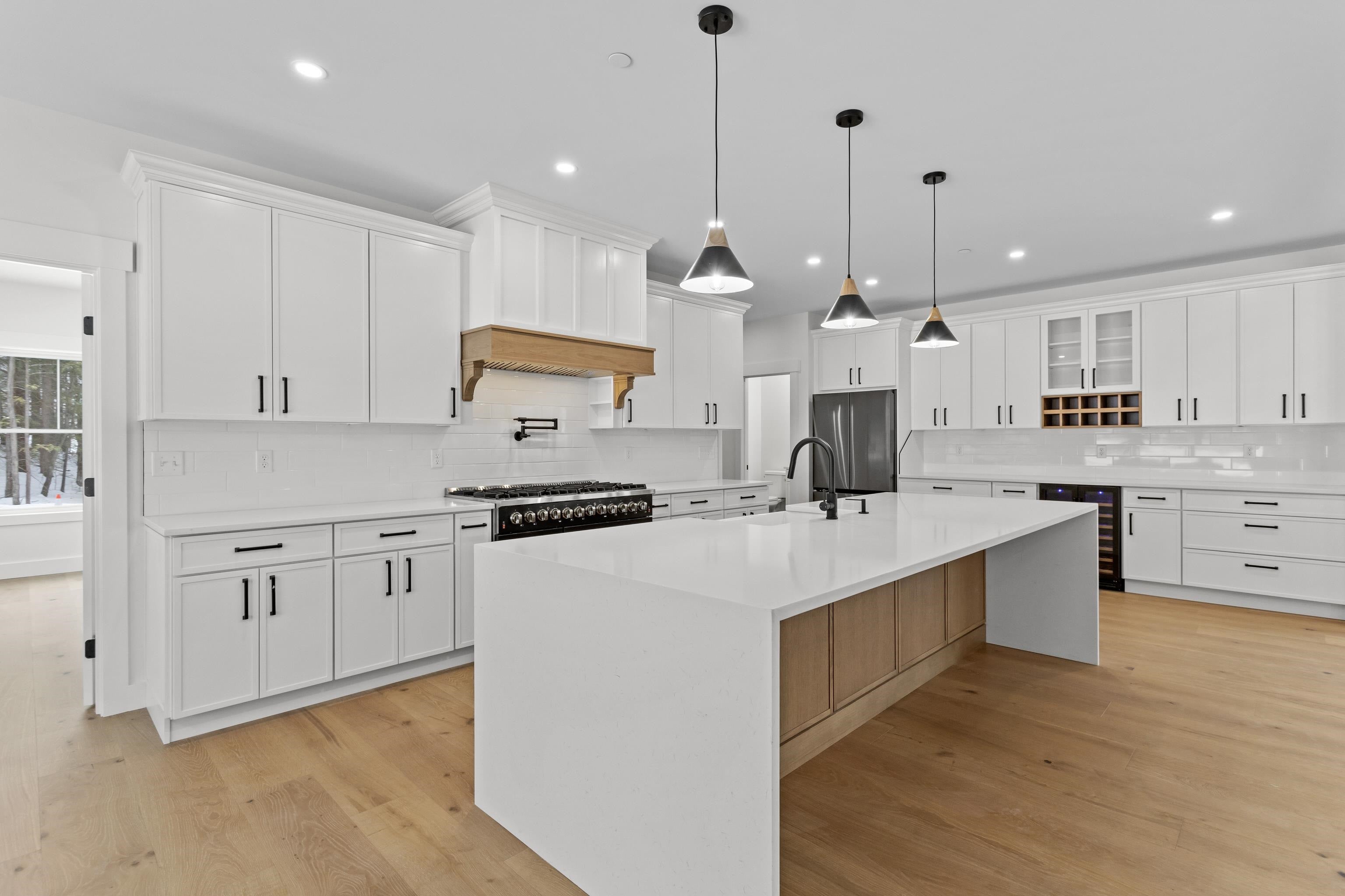 New Boston, New Hampshire, 03070, United States, 5 Bedrooms Bedrooms, ,3 BathroomsBathrooms,Residential,Active,2008344