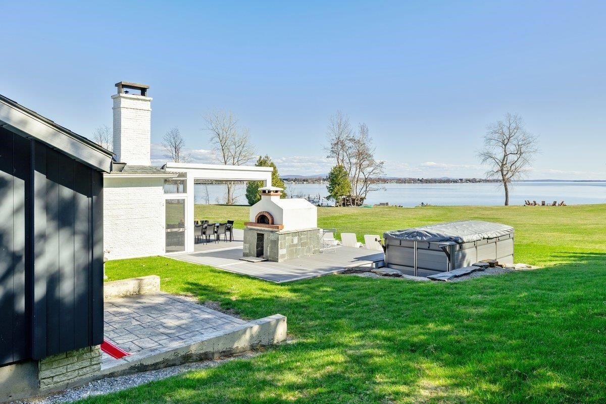 Alburgh, Vermont, 05440, United States, 3 Bedrooms Bedrooms, ,5 BathroomsBathrooms,Residential,Active,2043833