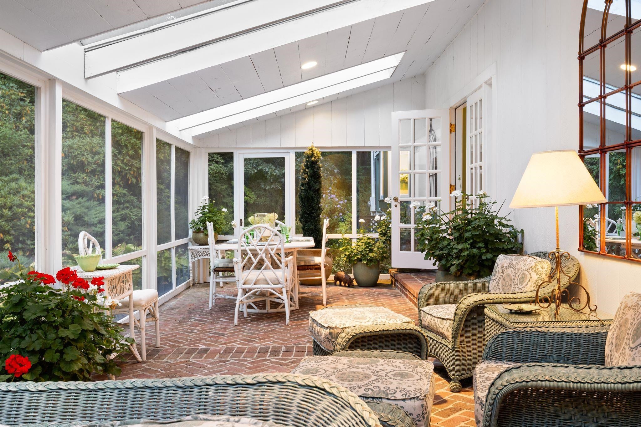 Hampton Falls, New Hampshire, 03844, United States, 4 Bedrooms Bedrooms, ,4 BathroomsBathrooms,Residential,Pending,2006809