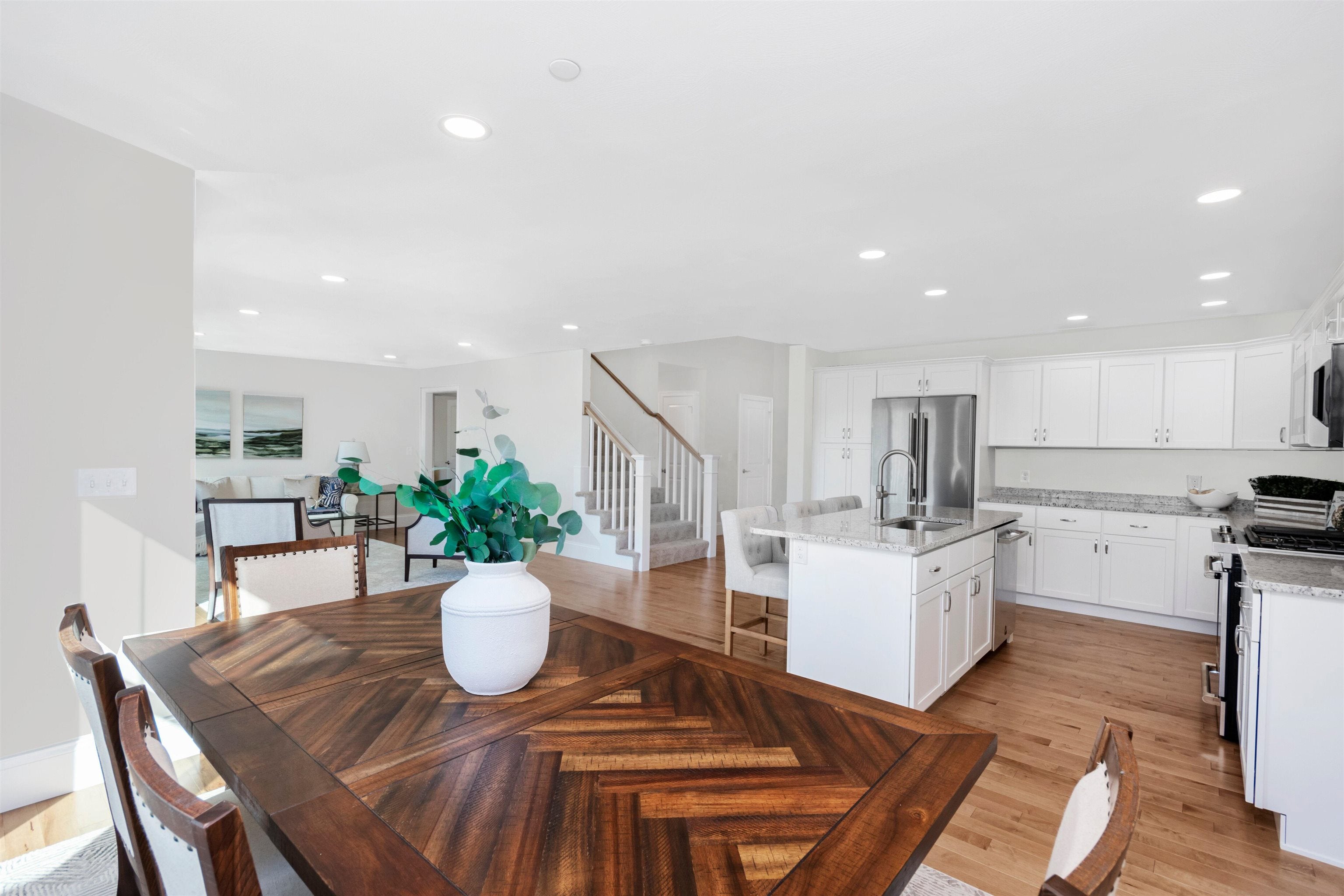 Hudson, New Hampshire, 03051, United States, 5 Bedrooms Bedrooms, ,4 BathroomsBathrooms,Residential,Active,1945207