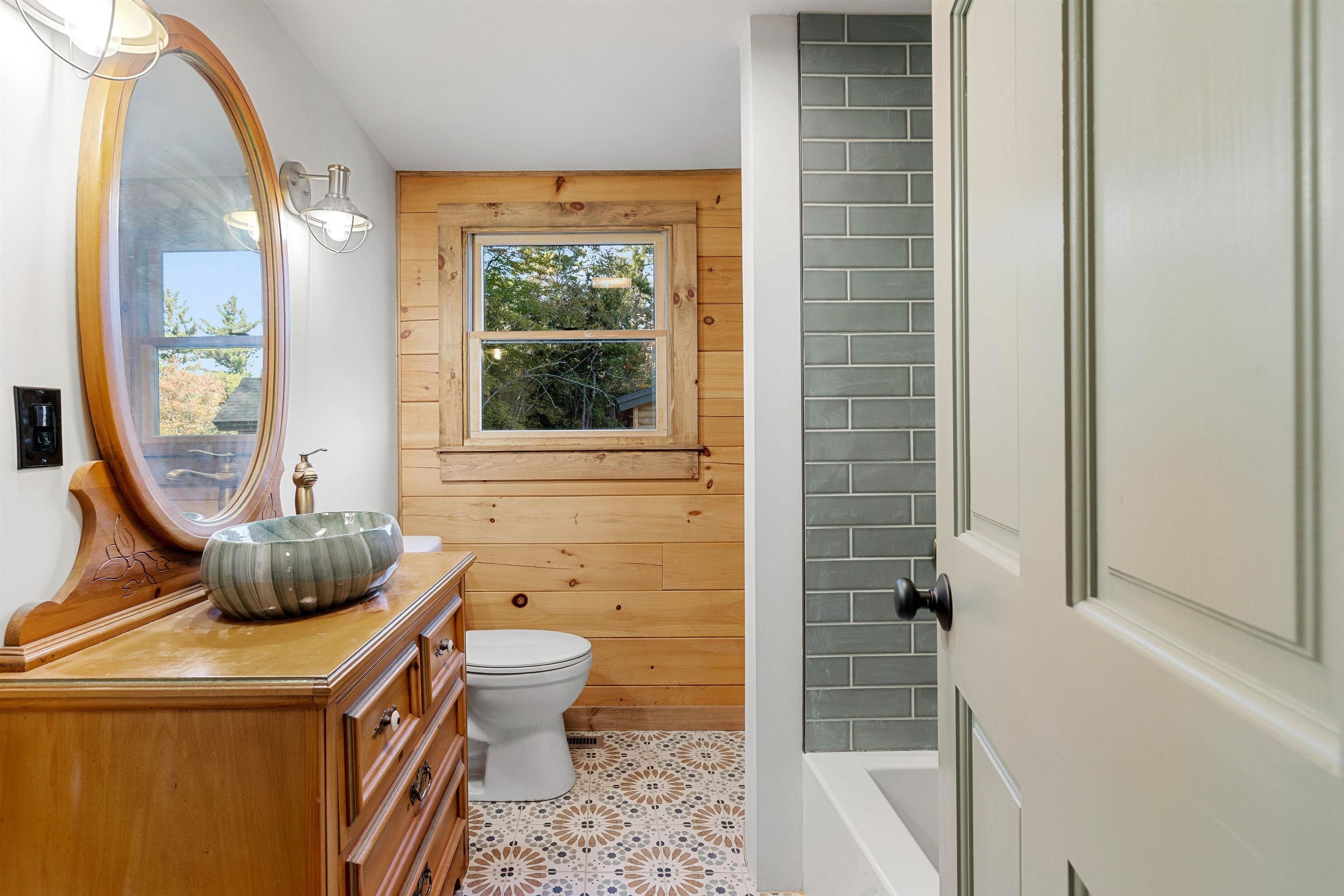 Bridgton, Maine, 04009, United States, 4 Bedrooms Bedrooms, ,2 BathroomsBathrooms,Residential,Active,1960142