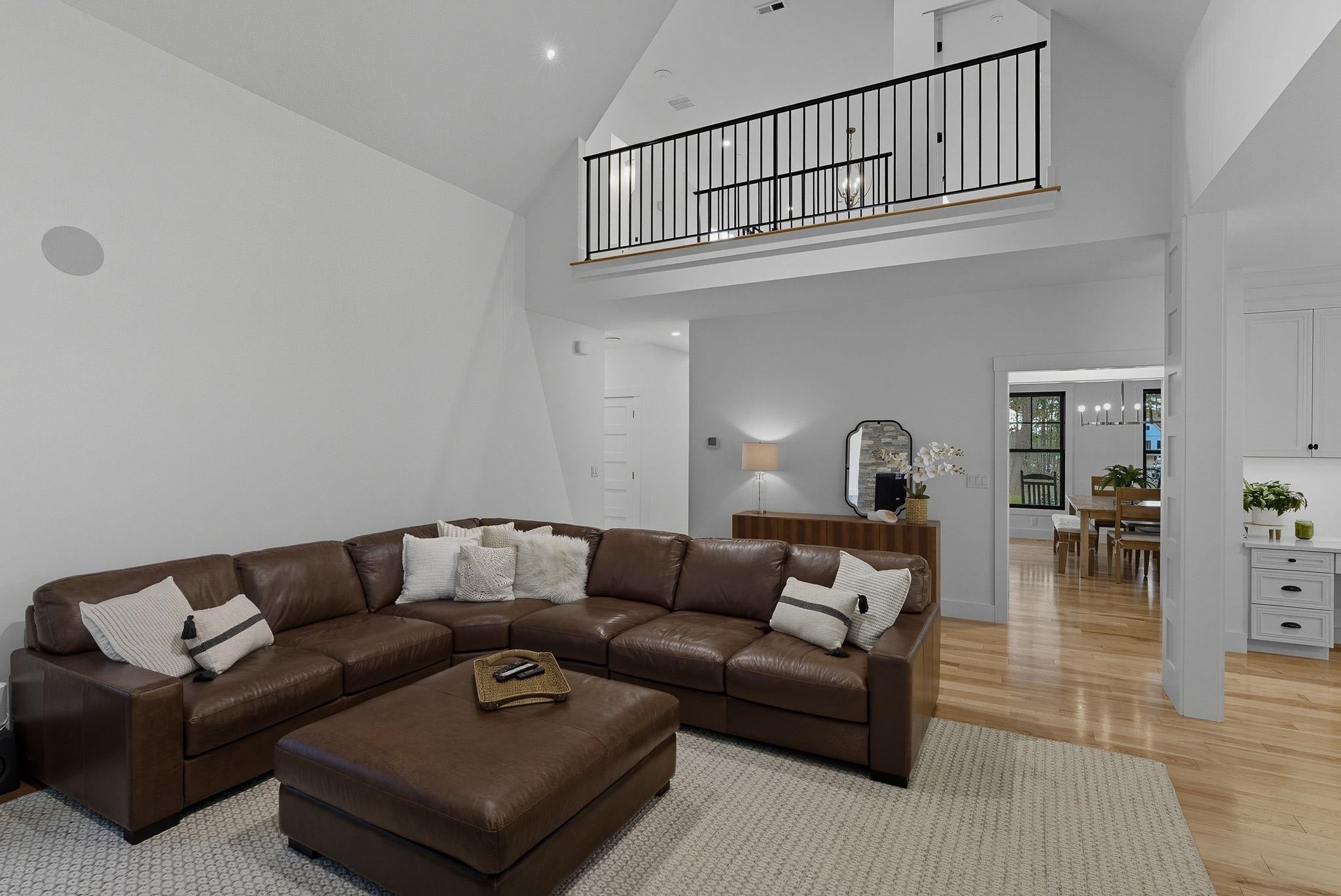 Hollis, New Hampshire, 03049, United States, 4 Bedrooms Bedrooms, ,3 BathroomsBathrooms,Residential,Active,1945249