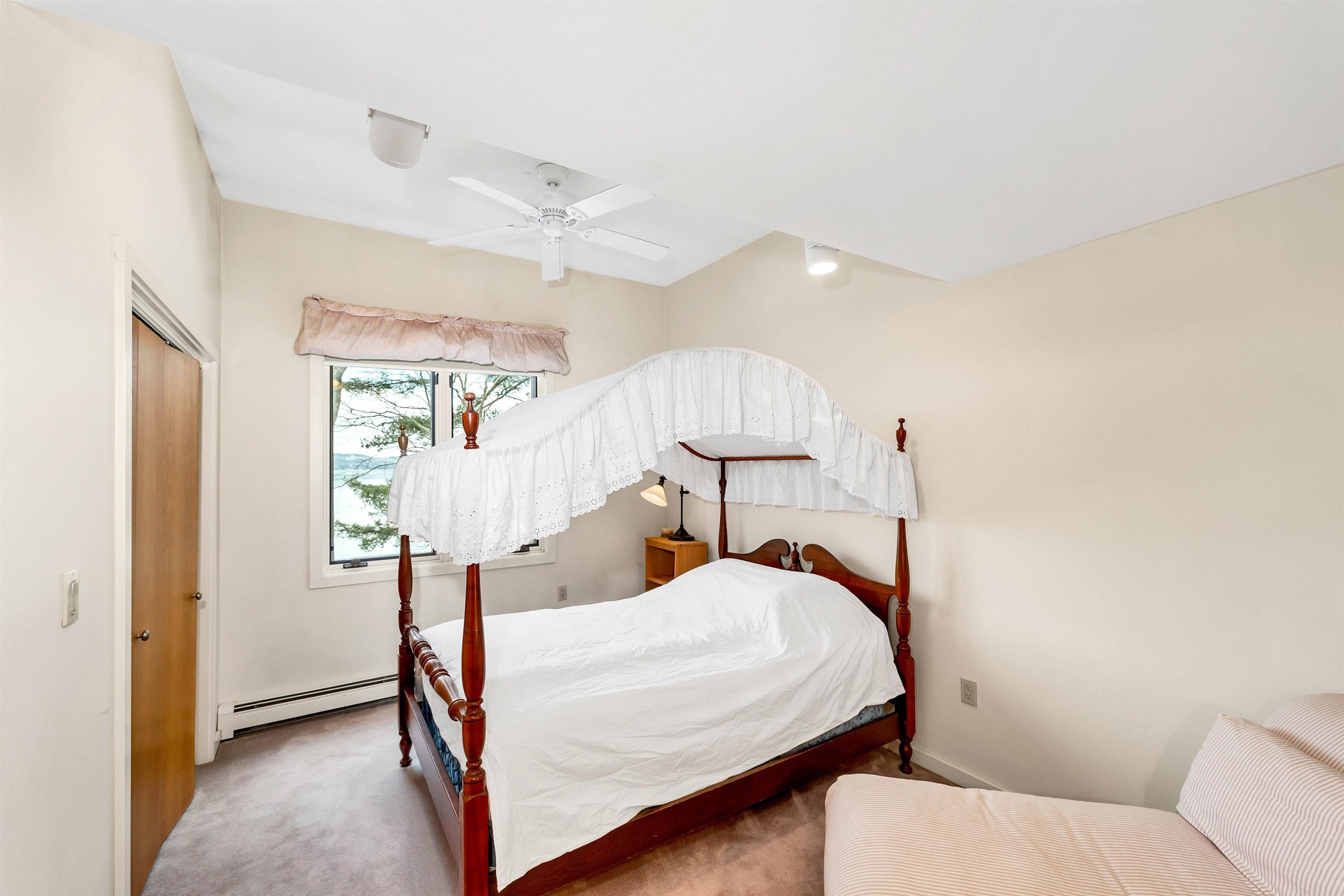 Hebron, New Hampshire, 03241, United States, 4 Bedrooms Bedrooms, ,4 BathroomsBathrooms,Residential,Pending,2009160