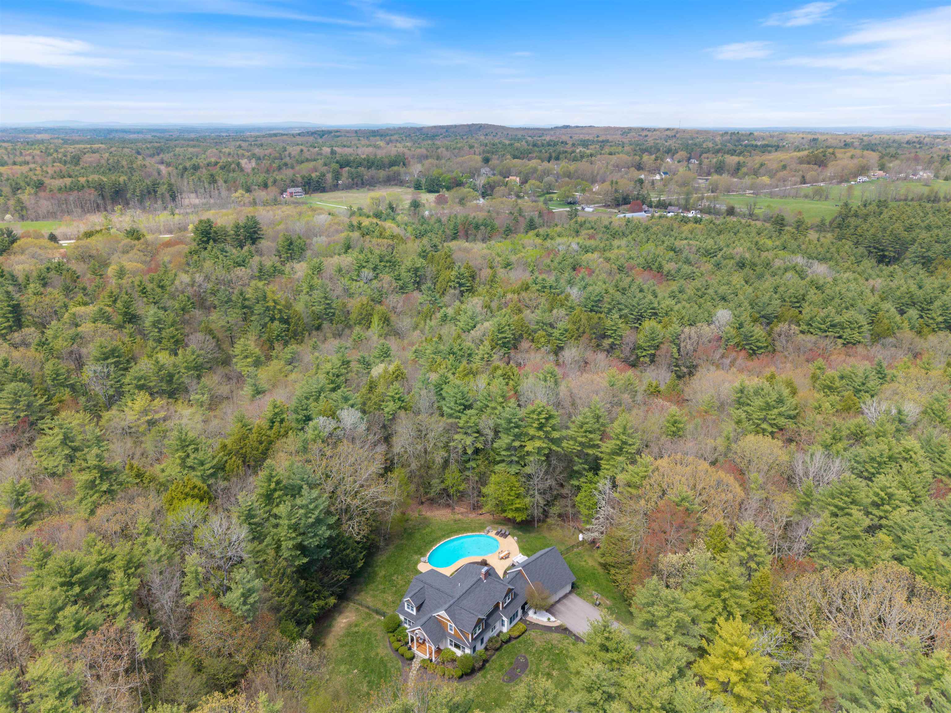 Stratham, New Hampshire, 03885, United States, 4 Bedrooms Bedrooms, ,4 BathroomsBathrooms,Residential,Active,2045550