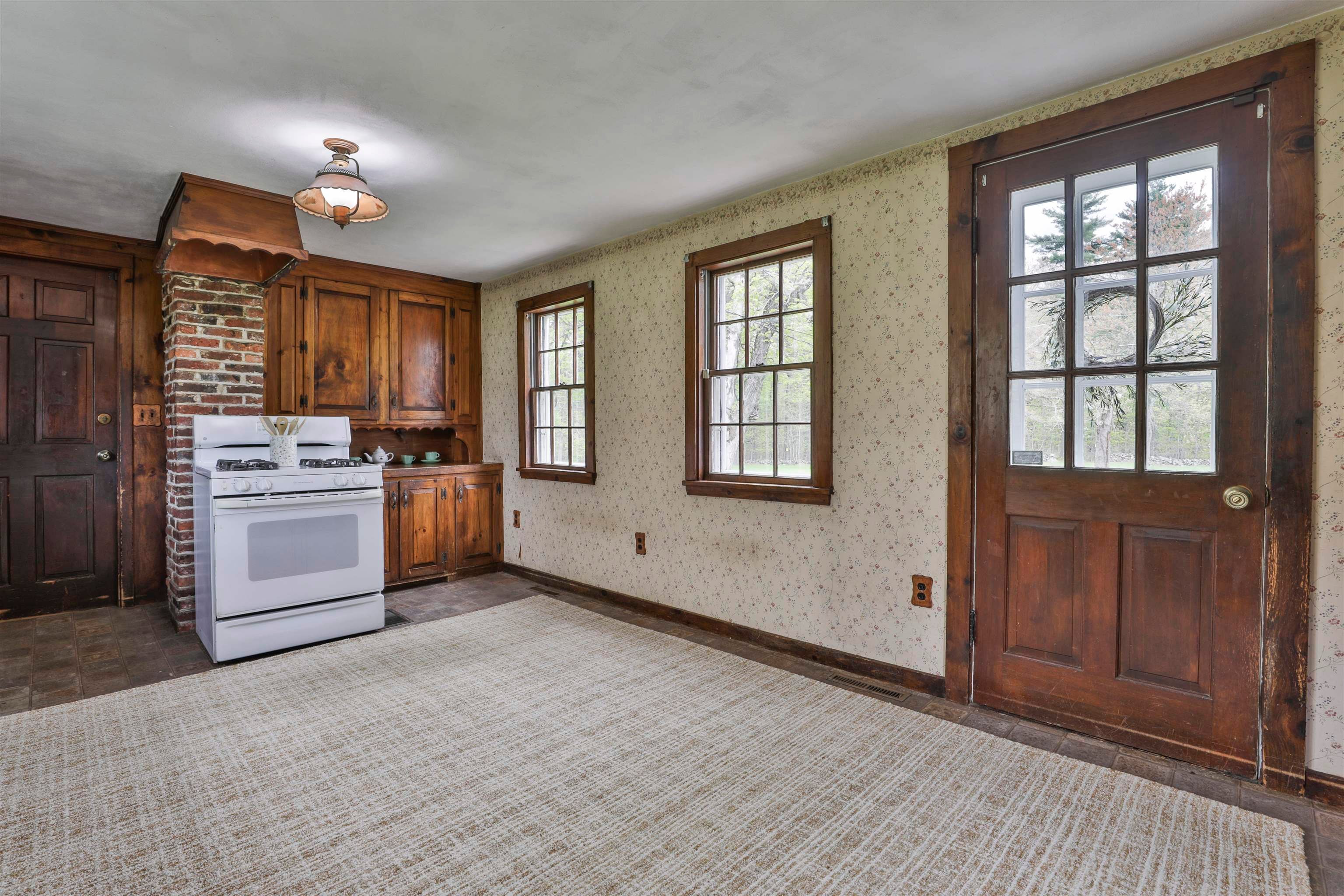 Derry, New Hampshire, 03038, United States, 3 Bedrooms Bedrooms, ,2 BathroomsBathrooms,Residential,Pending,2045748