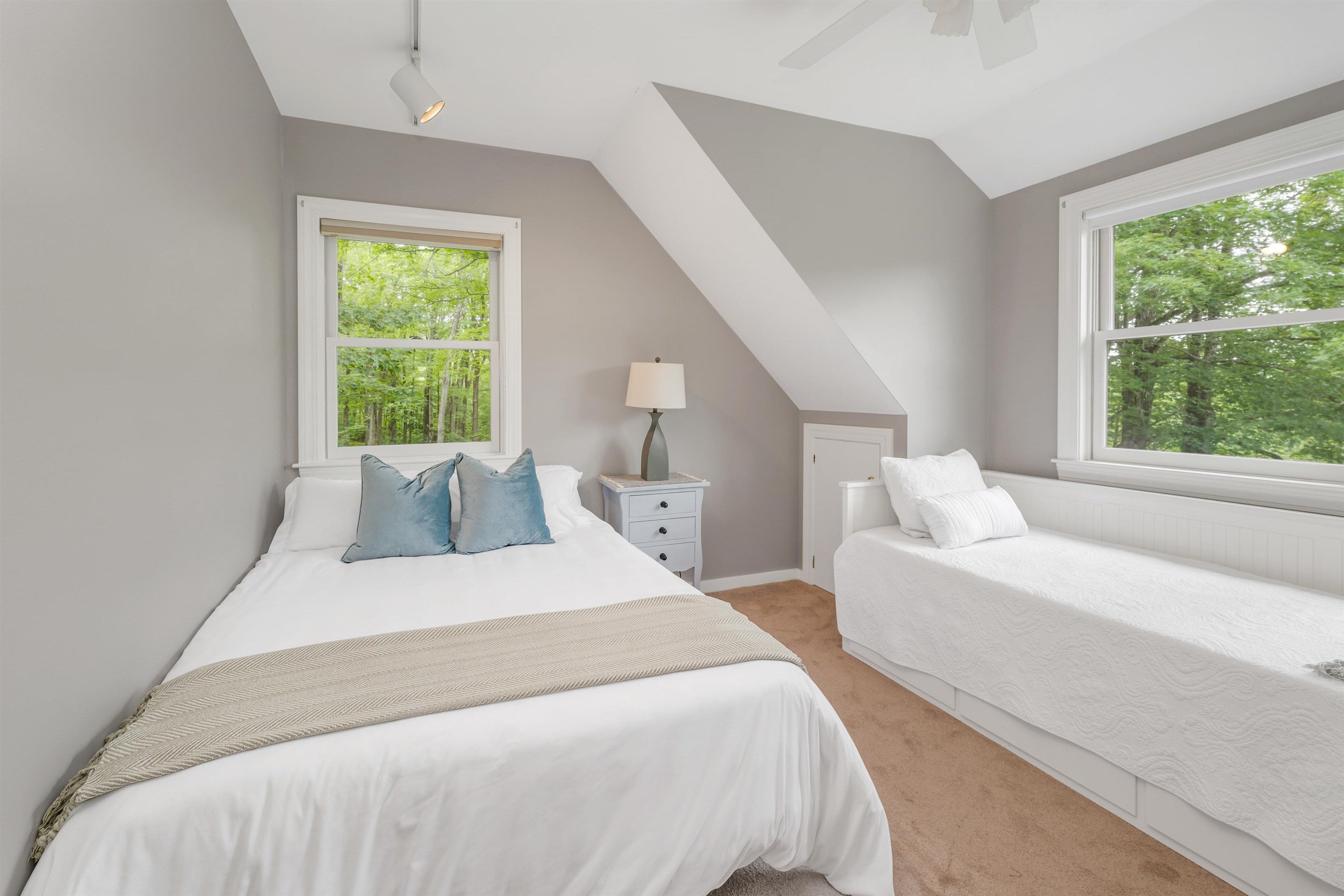 Meredith, New Hampshire, 03253, United States, 4 Bedrooms Bedrooms, ,5 BathroomsBathrooms,Residential,Pending,2045598