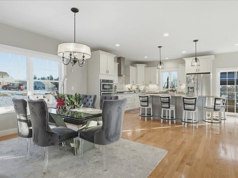 Pelham, New Hampshire, 03076, United States, 3 Bedrooms Bedrooms, ,3 BathroomsBathrooms,Residential,Active,2007950