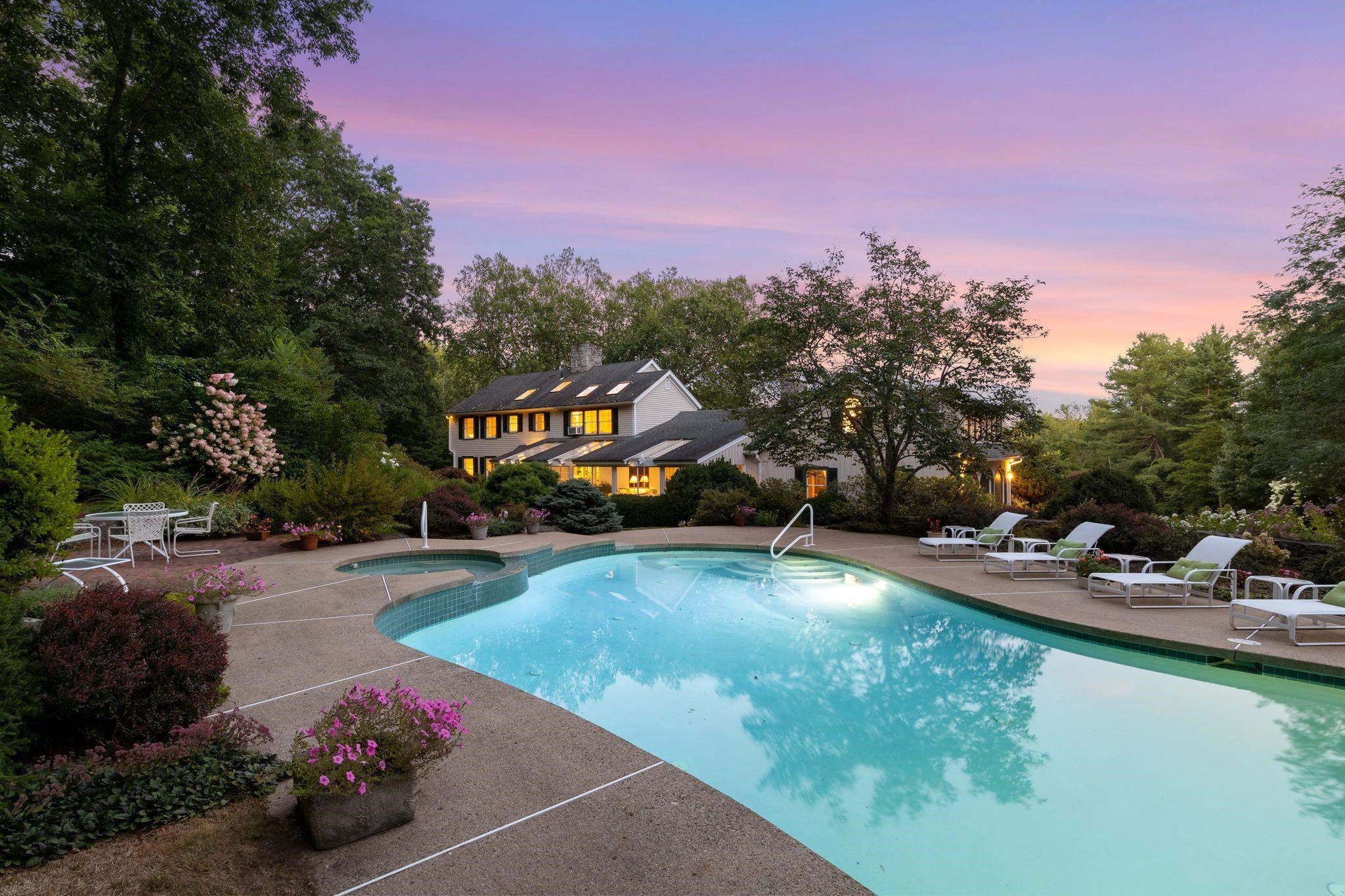 Hampton Falls, New Hampshire, 03844, United States, 4 Bedrooms Bedrooms, ,4 BathroomsBathrooms,Residential,Pending,2006809