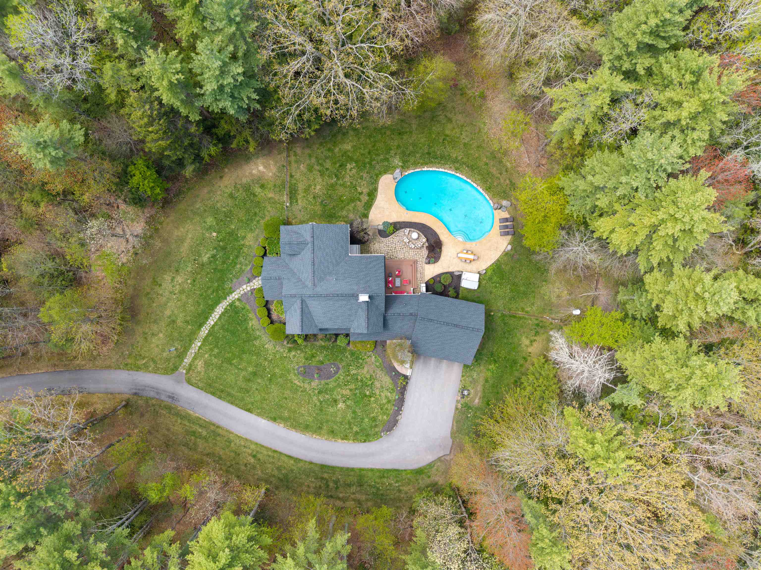 Stratham, New Hampshire, 03885, United States, 4 Bedrooms Bedrooms, ,4 BathroomsBathrooms,Residential,Active,2045550