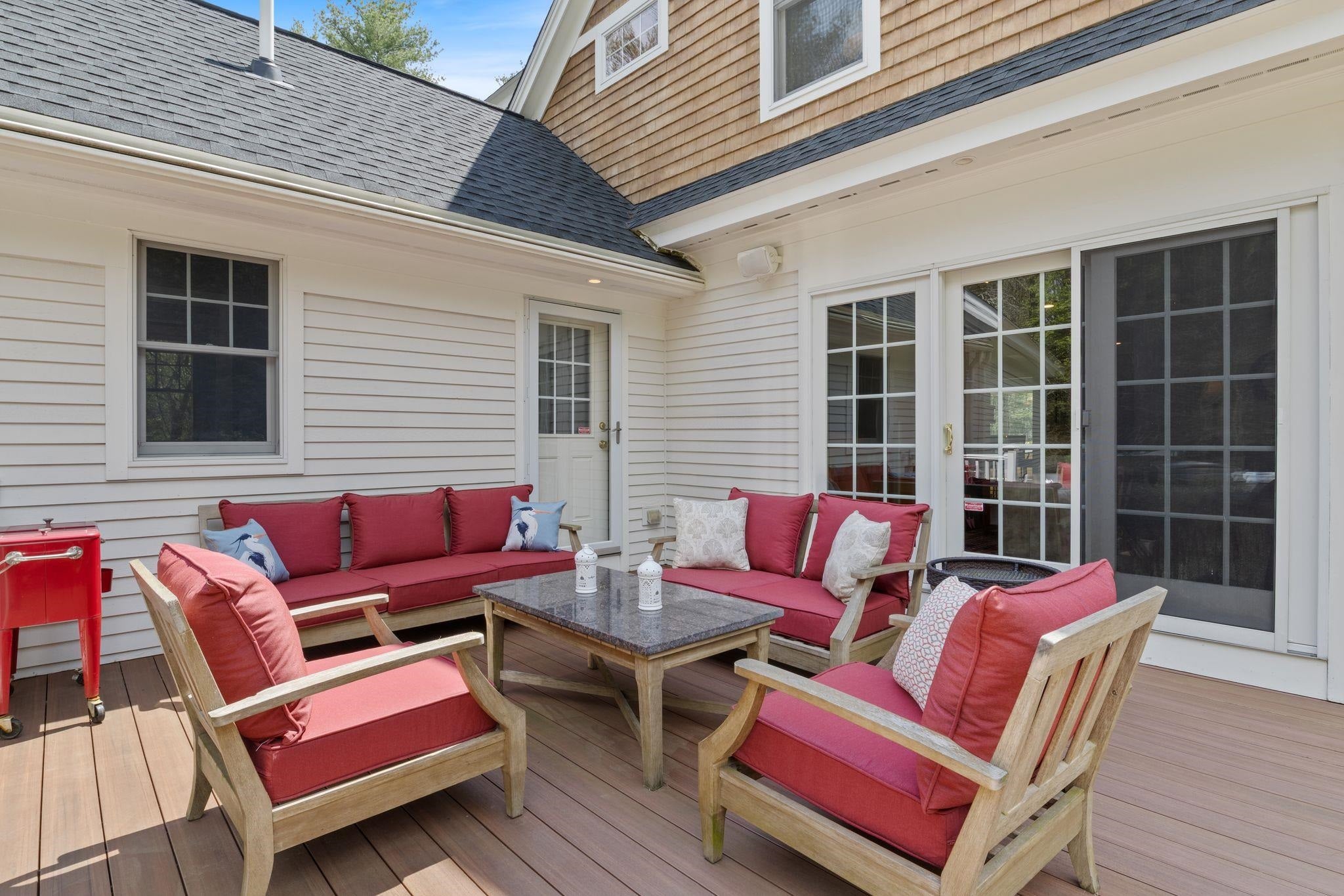 Stratham, New Hampshire, 03885, United States, 4 Bedrooms Bedrooms, ,4 BathroomsBathrooms,Residential,Active,2045550