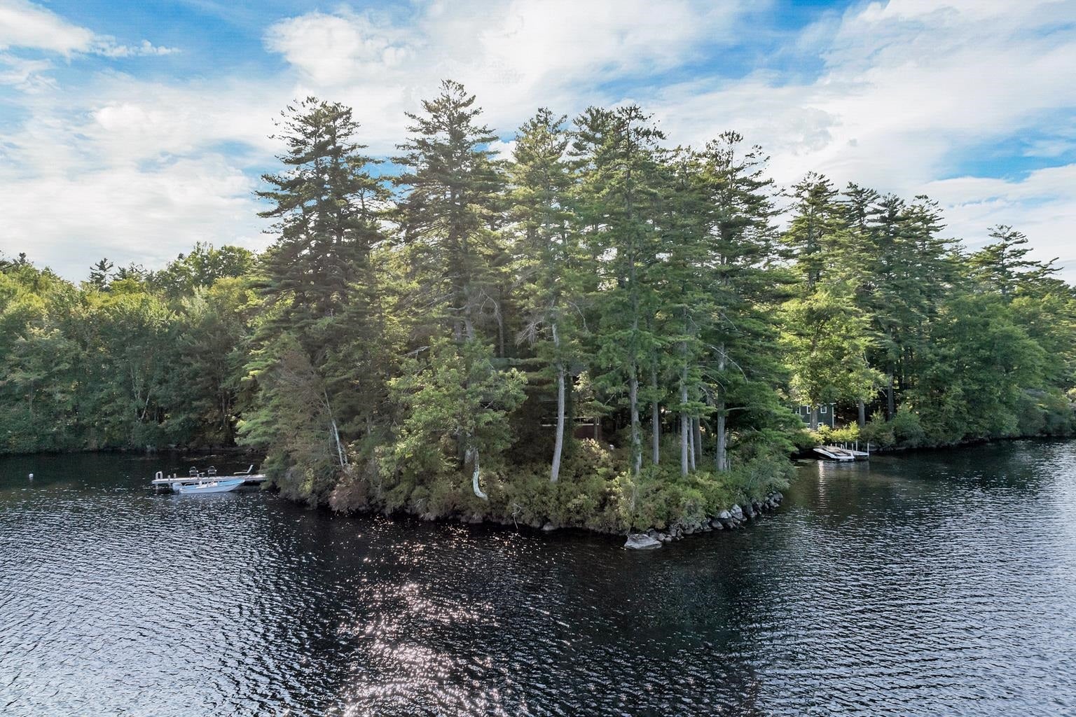 Holderness, New Hampshire, 03245, United States, 4 Bedrooms Bedrooms, ,4 BathroomsBathrooms,Residential,Active,1945064