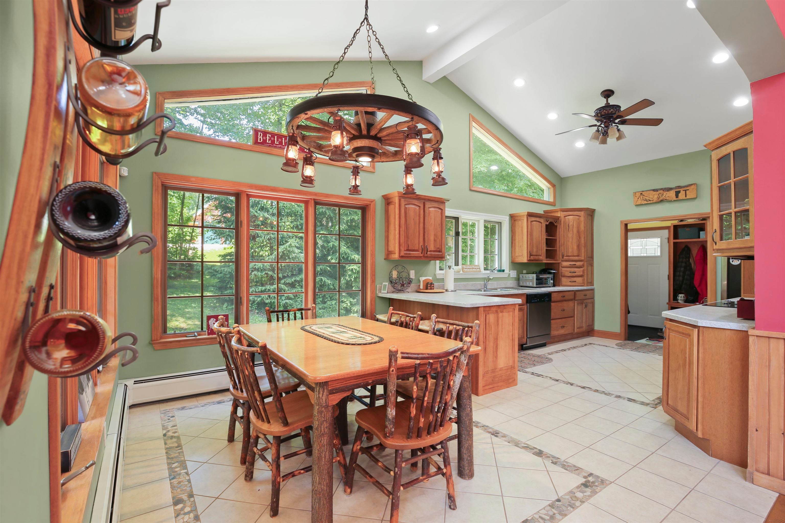 Killington, Vermont, 05751, United States, 3 Bedrooms Bedrooms, ,3 BathroomsBathrooms,Residential,Active,1884979