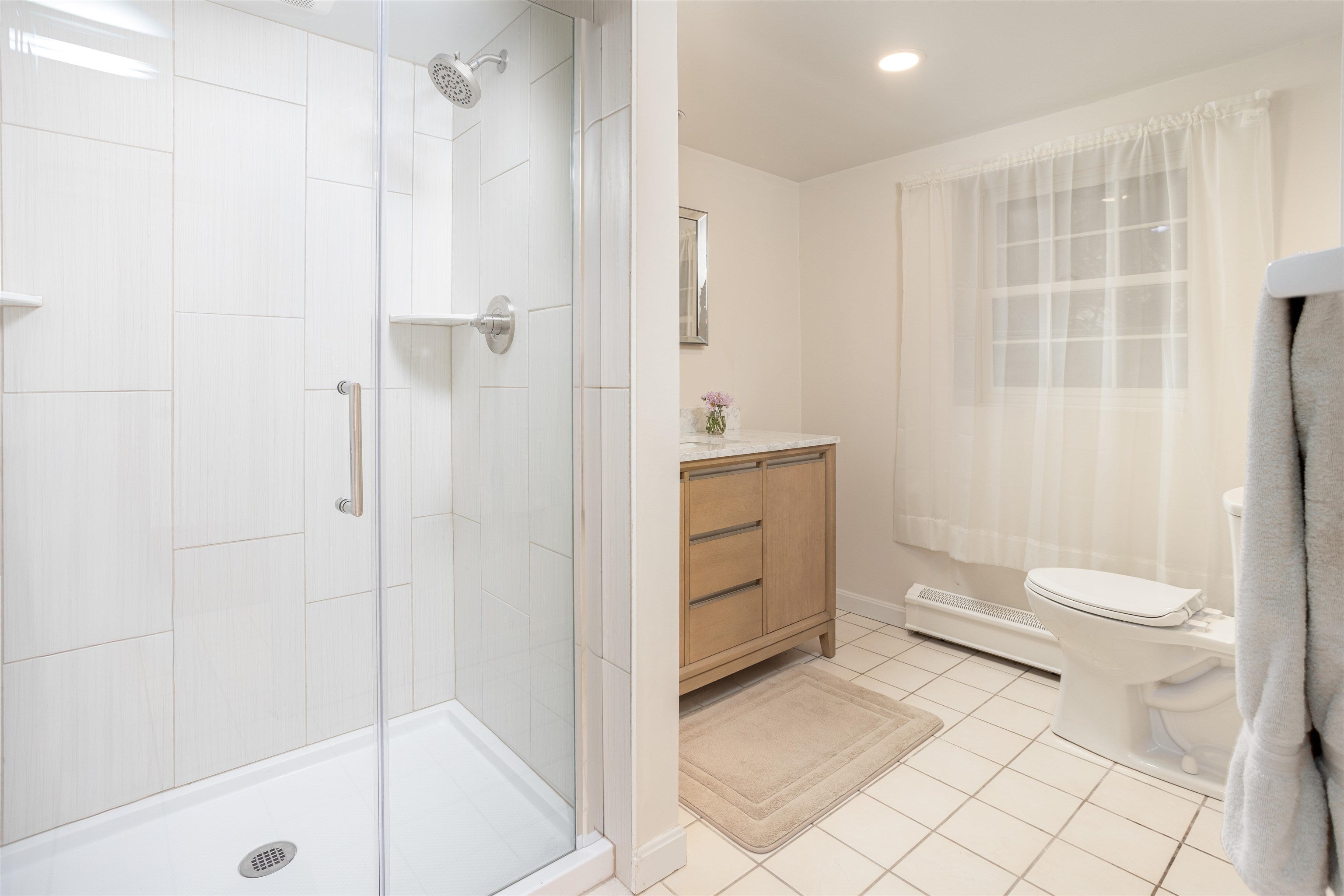 Shelburne, Vermont, 05482, United States, 3 Bedrooms Bedrooms, ,4 BathroomsBathrooms,Residential,Active,1962170