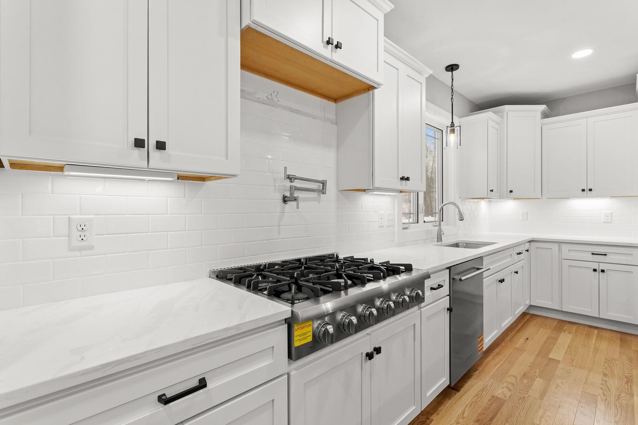 Auburn, New Hampshire, 03032, United States, 4 Bedrooms Bedrooms, ,4 BathroomsBathrooms,Residential,Active,2001063