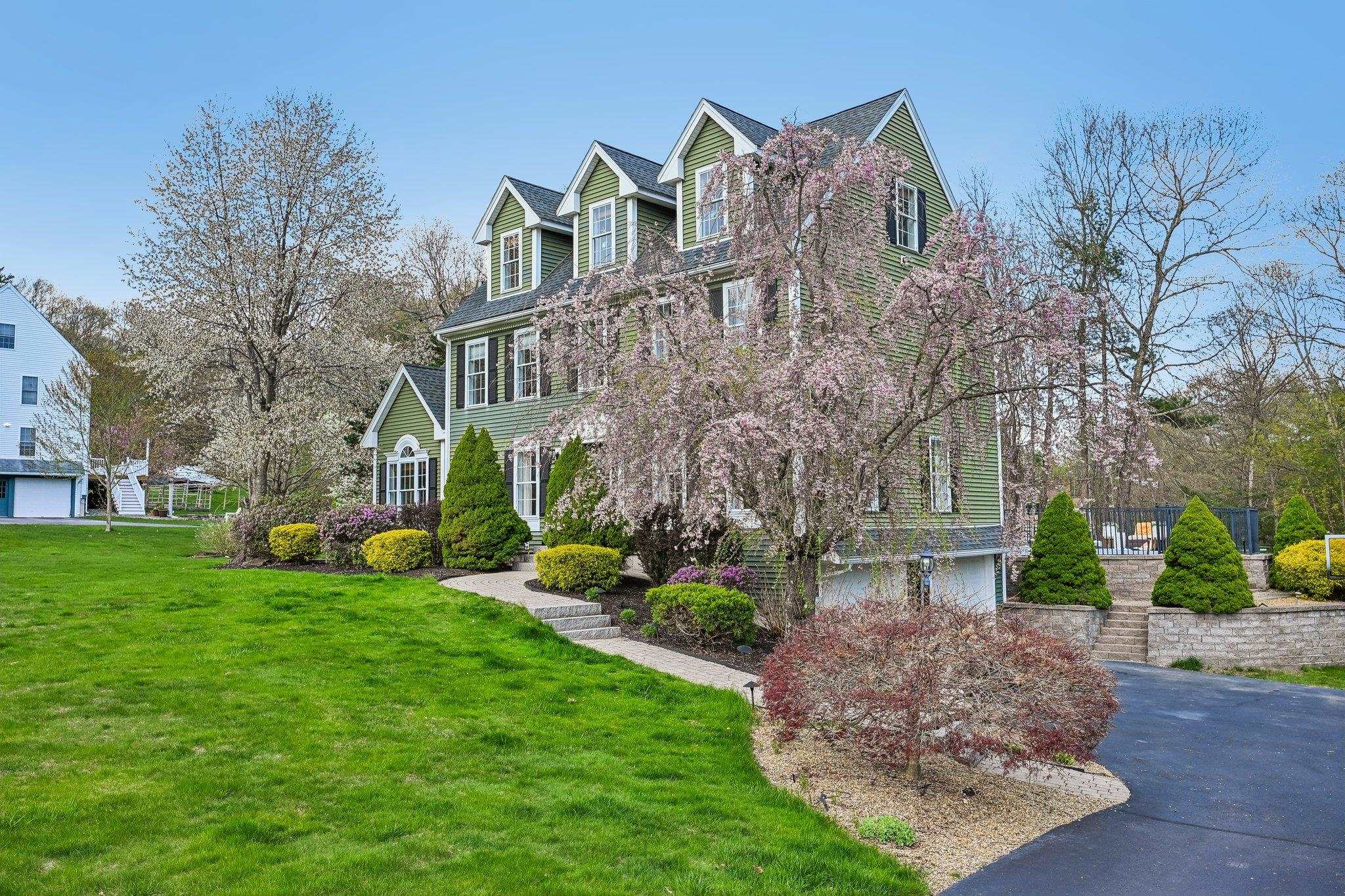 Windham, New Hampshire, 03087, United States, 4 Bedrooms Bedrooms, ,3 BathroomsBathrooms,Residential,Active,2044185
