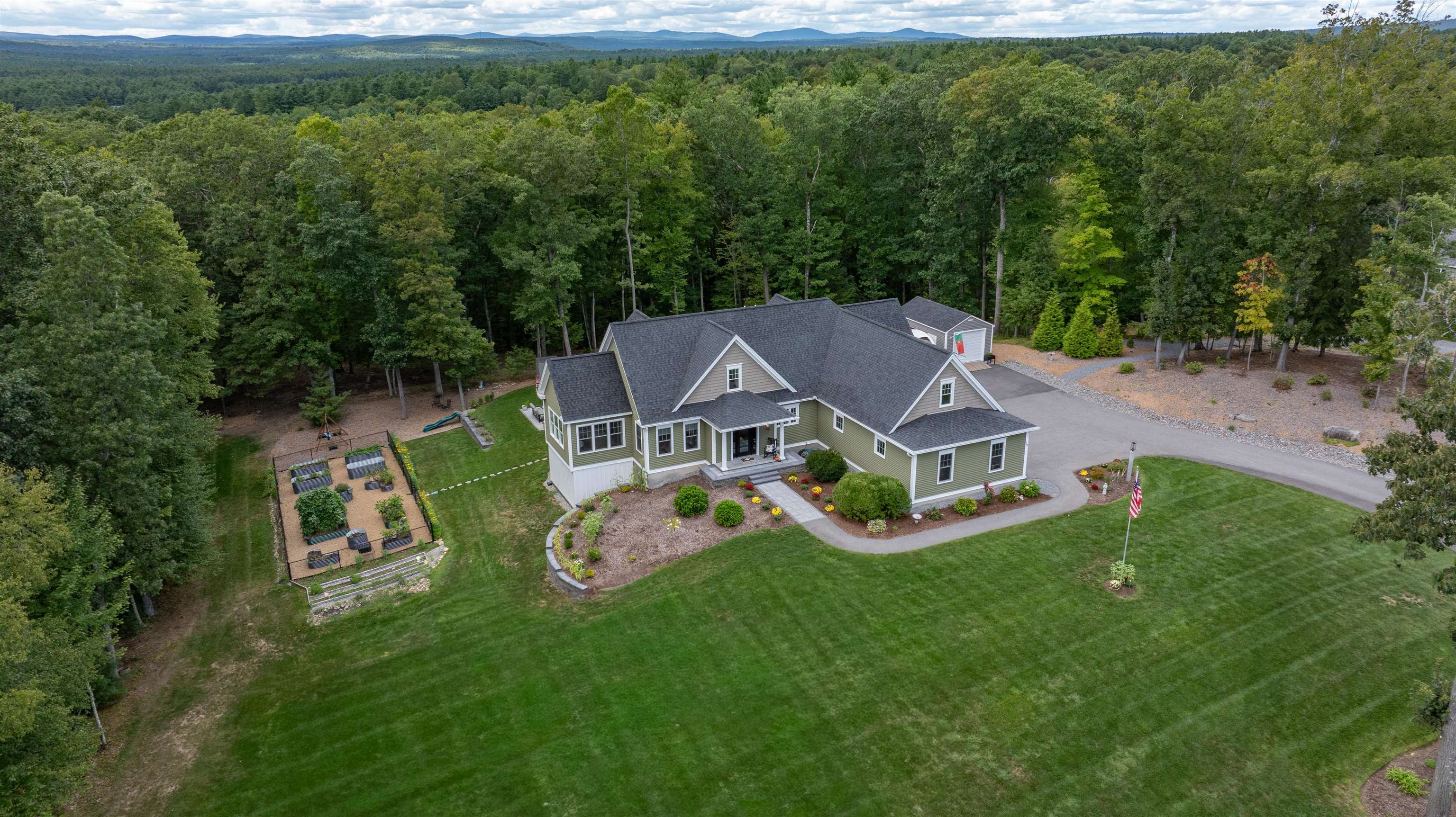 Hollis, New Hampshire, 03049, United States, 4 Bedrooms Bedrooms, ,3 BathroomsBathrooms,Residential,Active,1927665