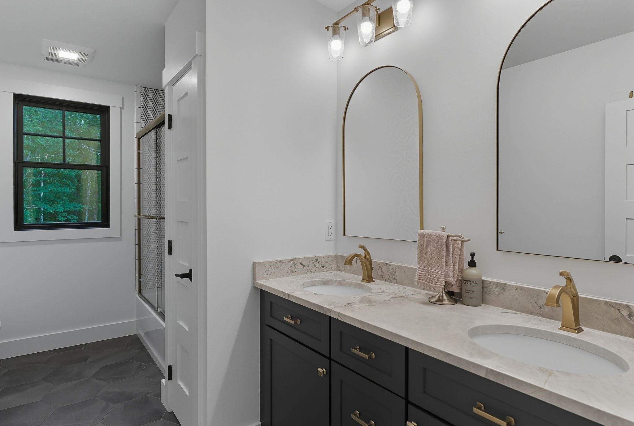 Hollis, New Hampshire, 03049, United States, 4 Bedrooms Bedrooms, ,3 BathroomsBathrooms,Residential,Active,1945249