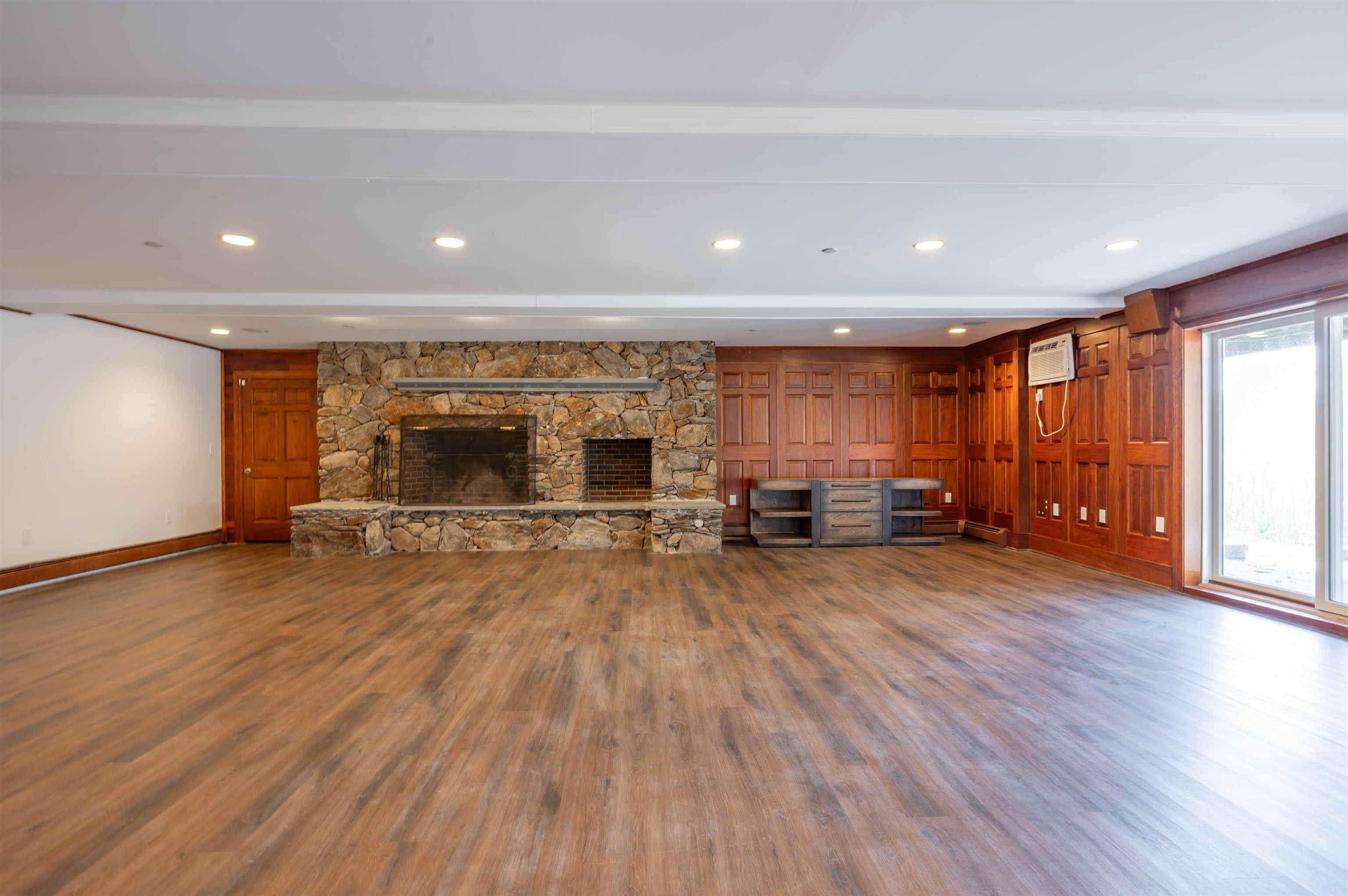 Hampton Falls, New Hampshire, 03844, United States, 7 Bedrooms Bedrooms, ,7 BathroomsBathrooms,Residential,Active,1820328