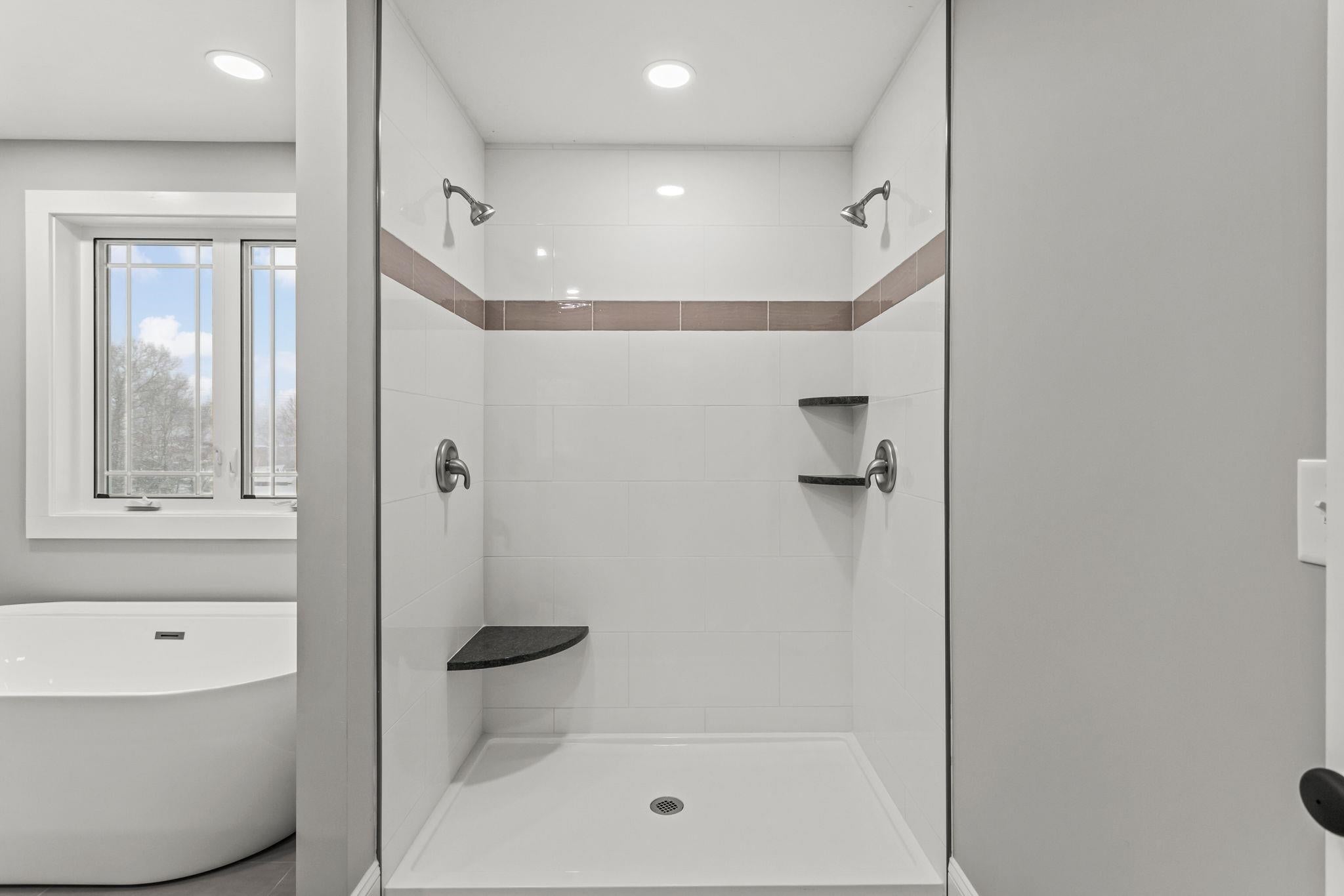 Auburn, New Hampshire, 03032, United States, 4 Bedrooms Bedrooms, ,4 BathroomsBathrooms,Residential,Active,2001063