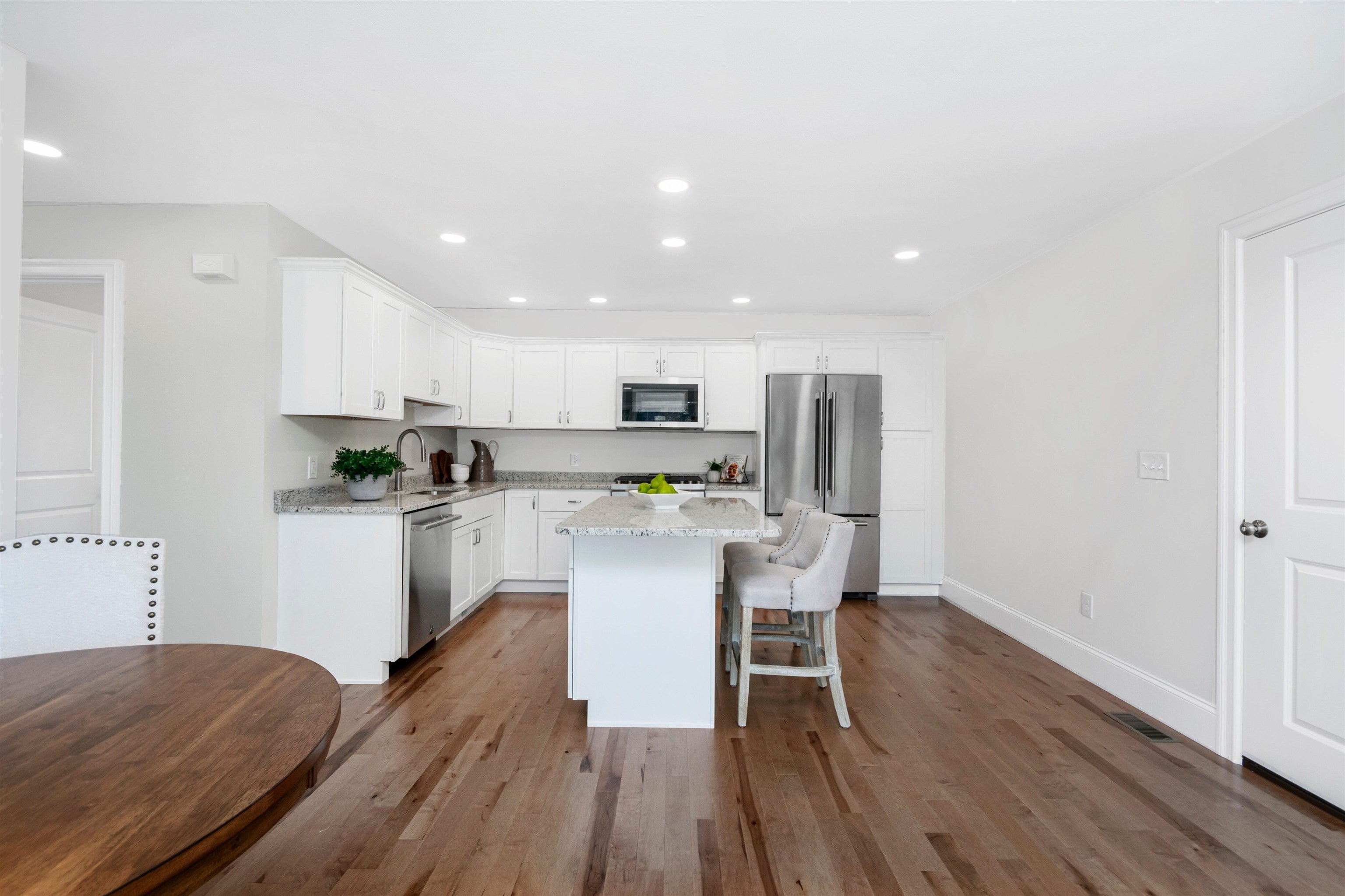 Hudson, New Hampshire, 03051, United States, 5 Bedrooms Bedrooms, ,4 BathroomsBathrooms,Residential,Active,1945207